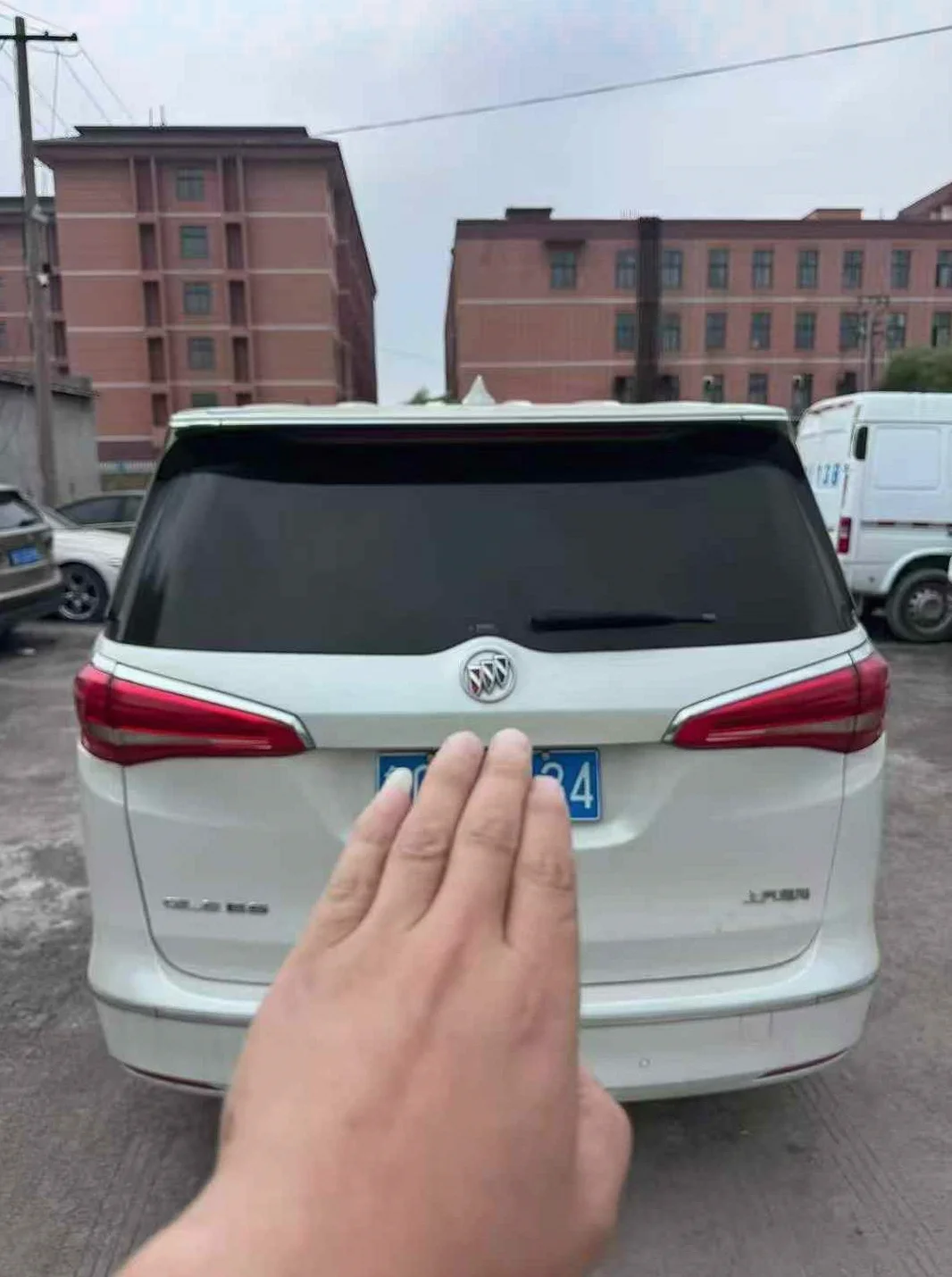 别克GL8 后面外观一