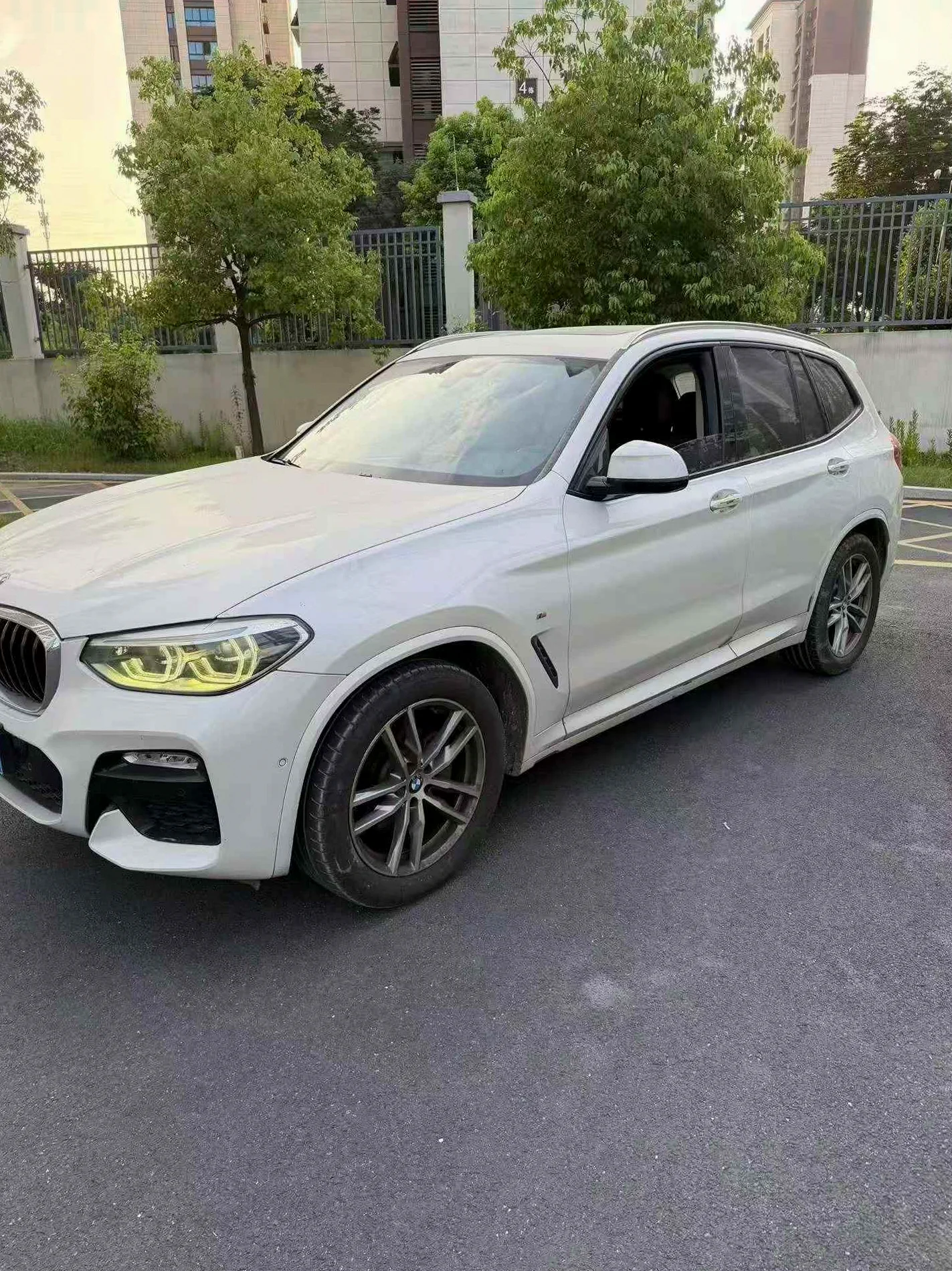 宝马X3 后面外观三