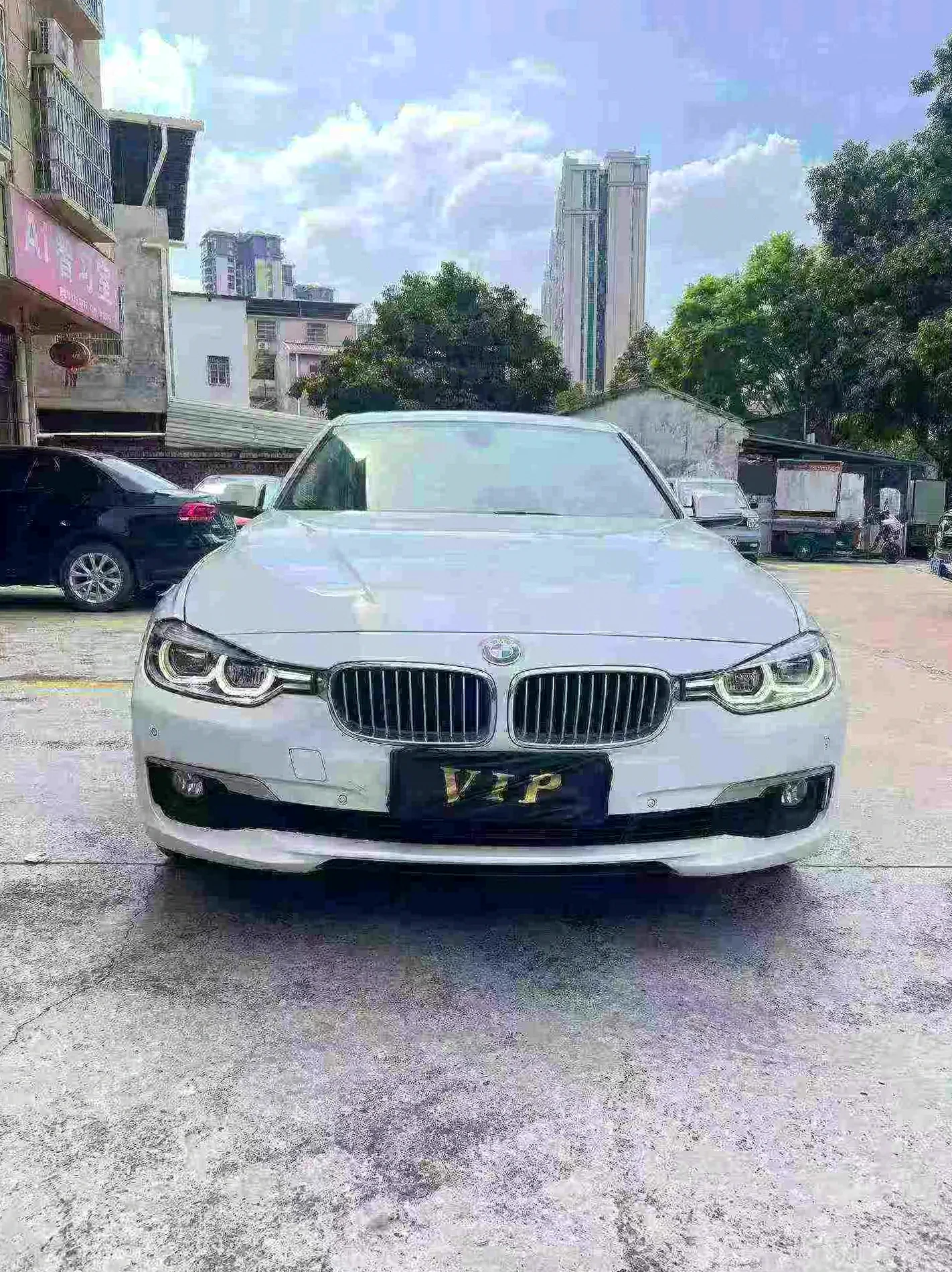 宝马3系 正面外观二