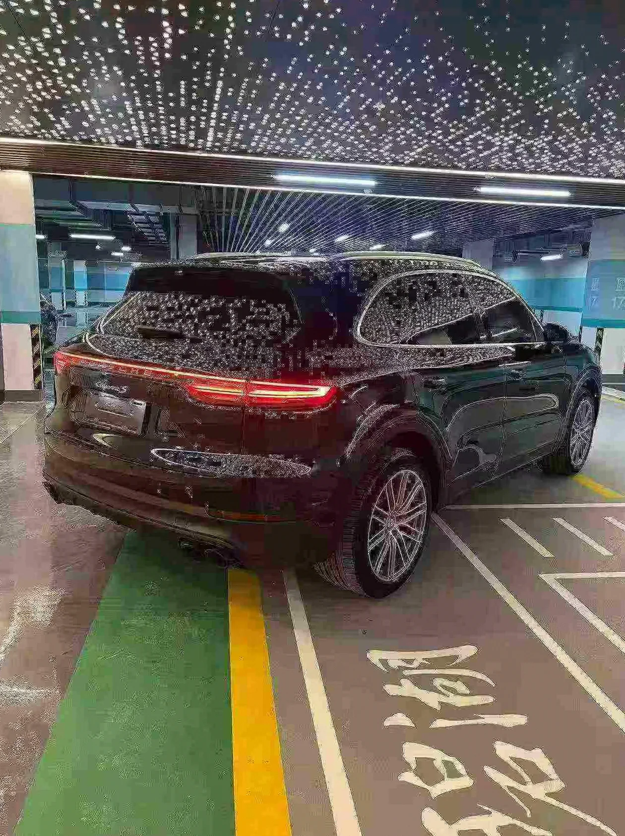 保时捷卡宴 后面外观一