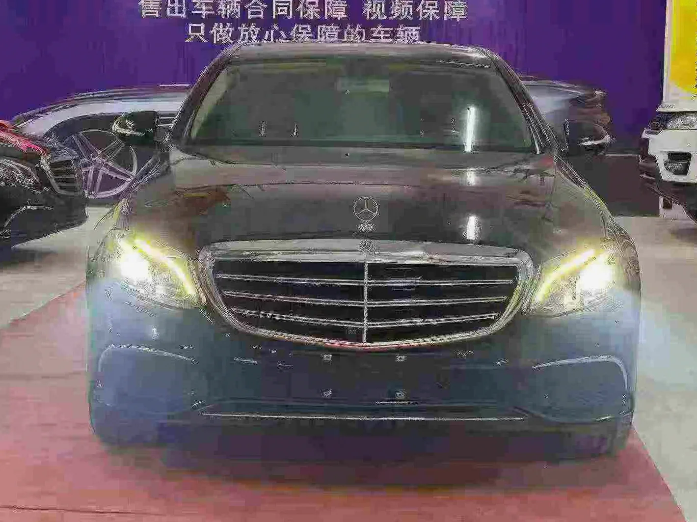 奔驰E 正面外观二