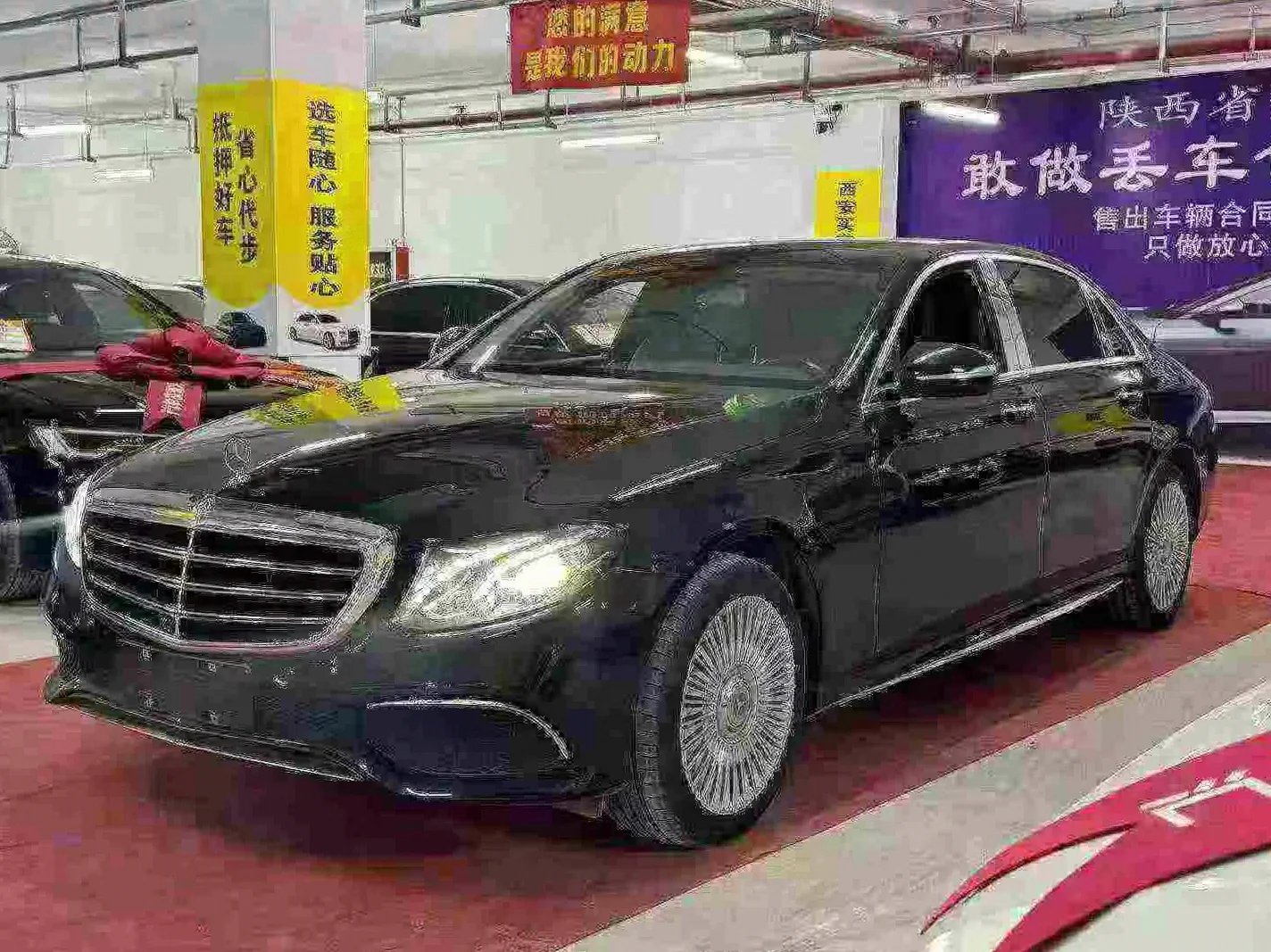 奔驰E 正面外观三