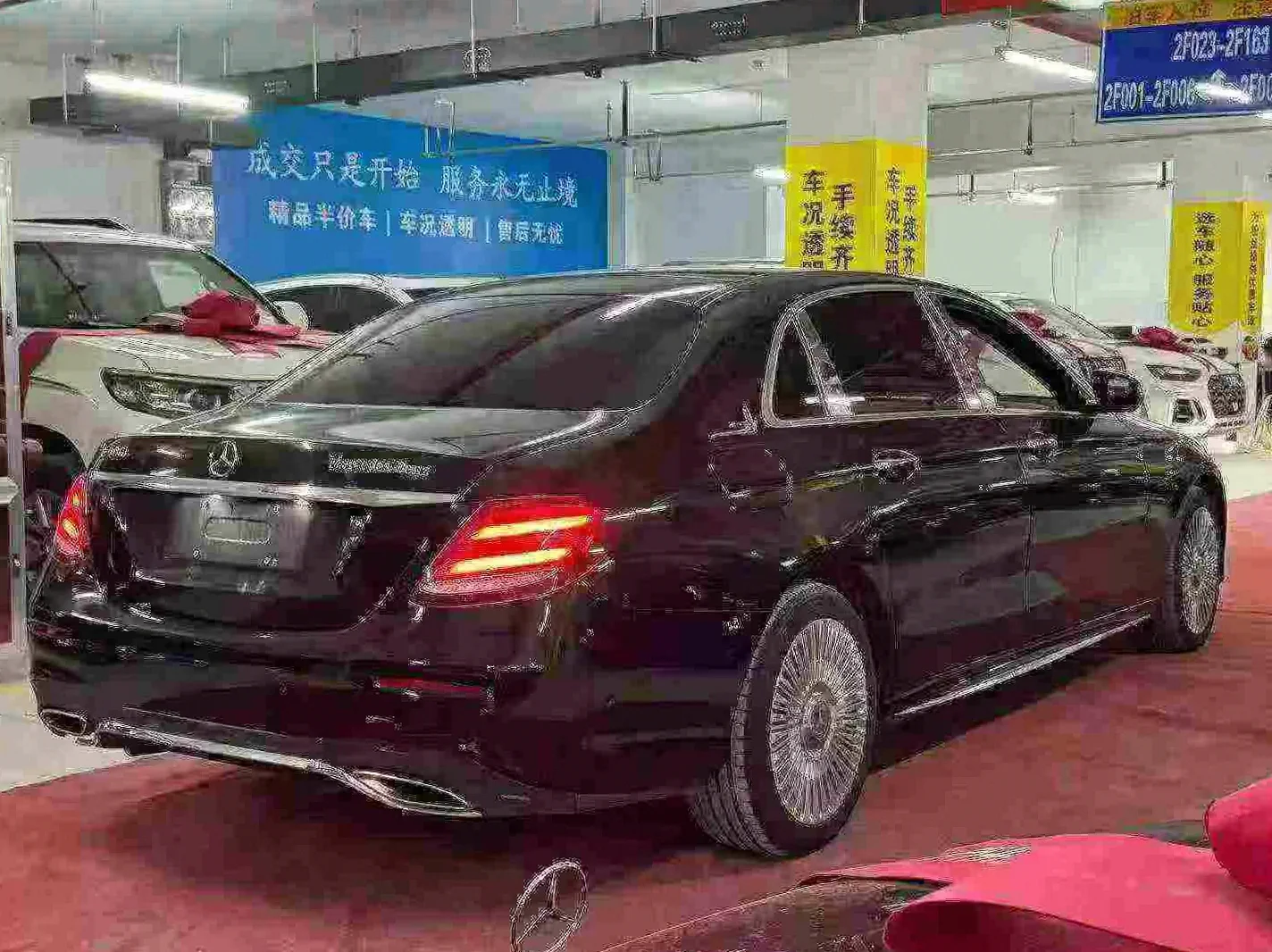 奔驰E 驾驶室