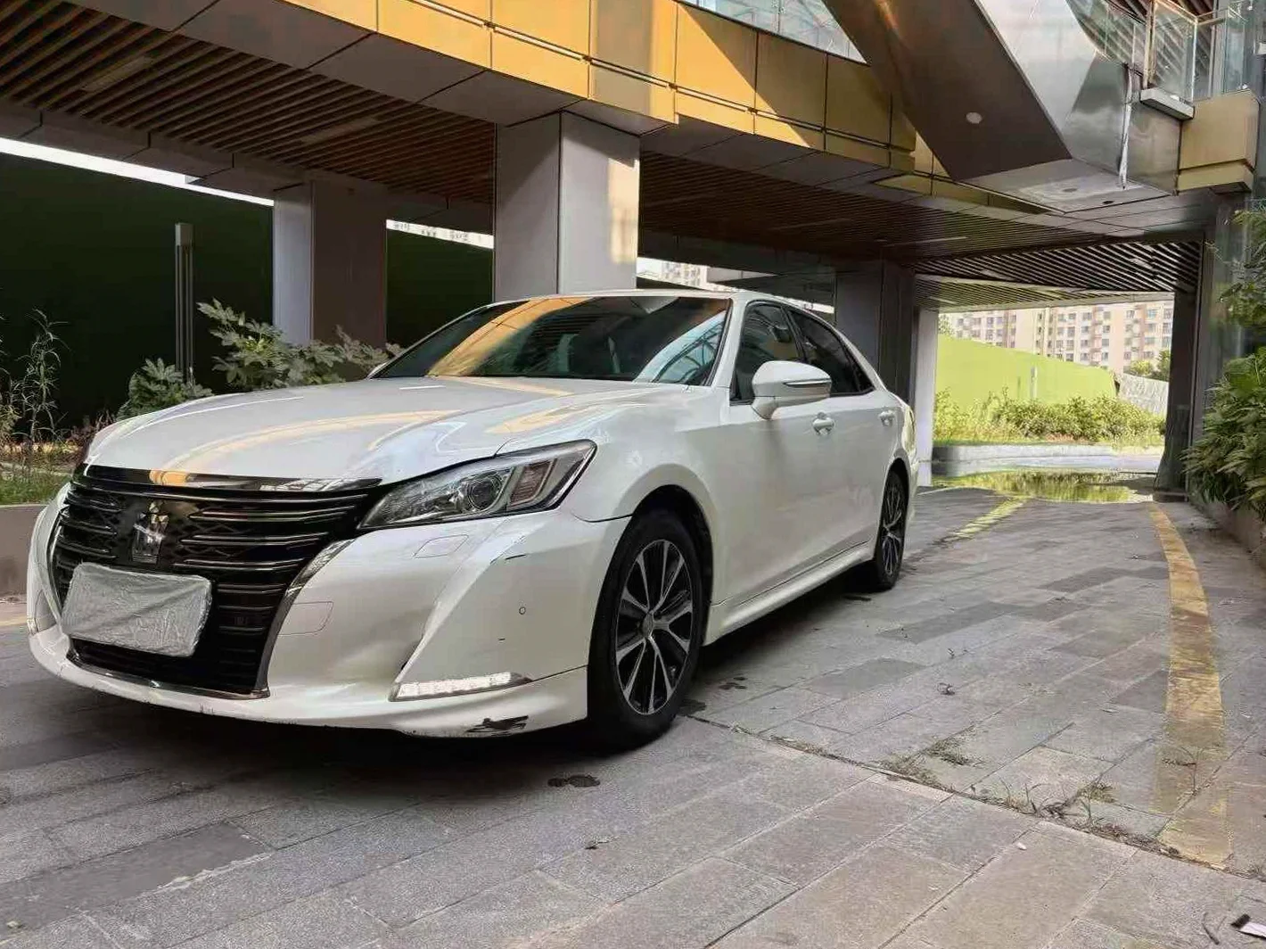 丰田皇冠 正面外观三