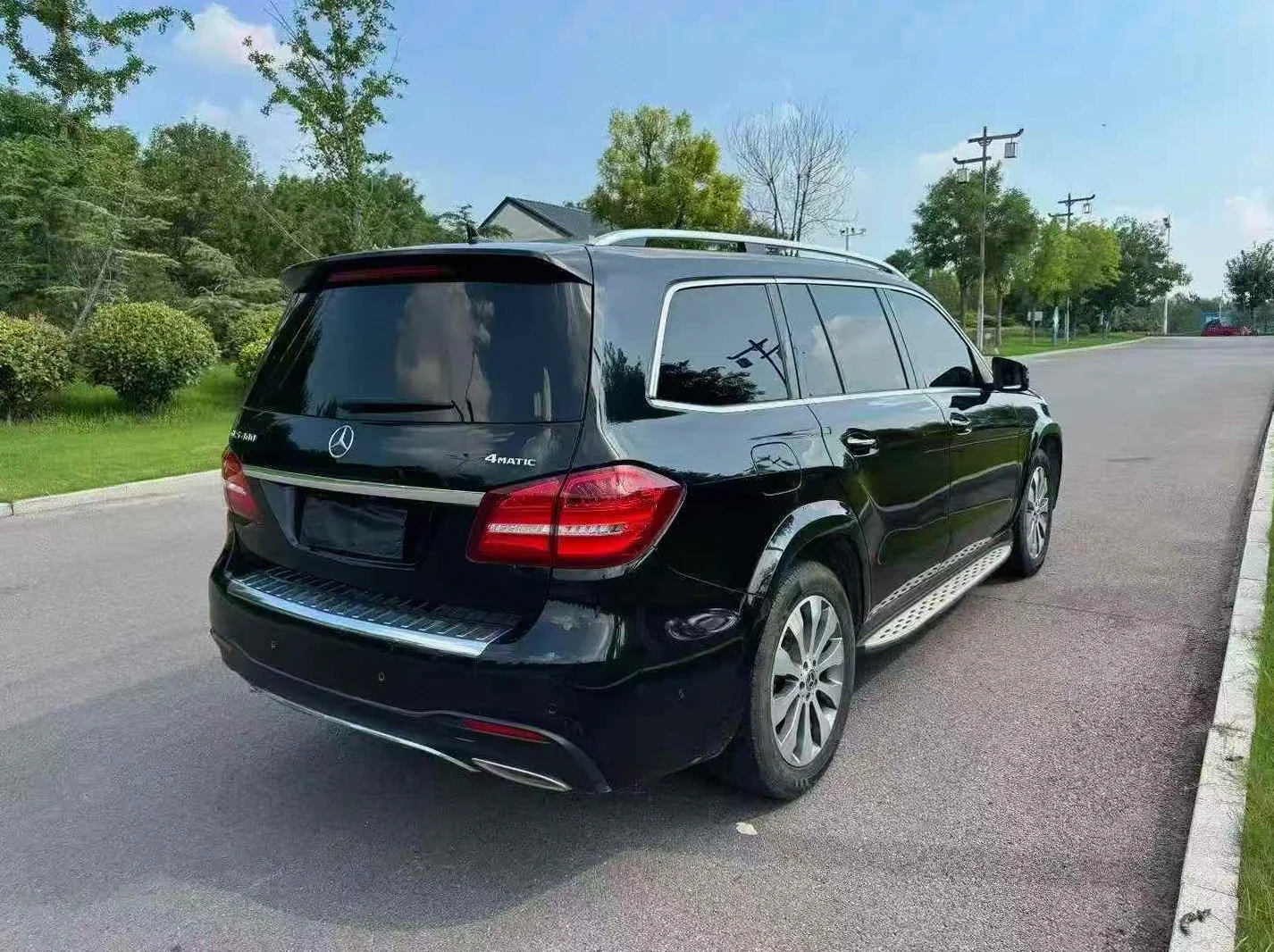 奔驰GLS 后面外观二