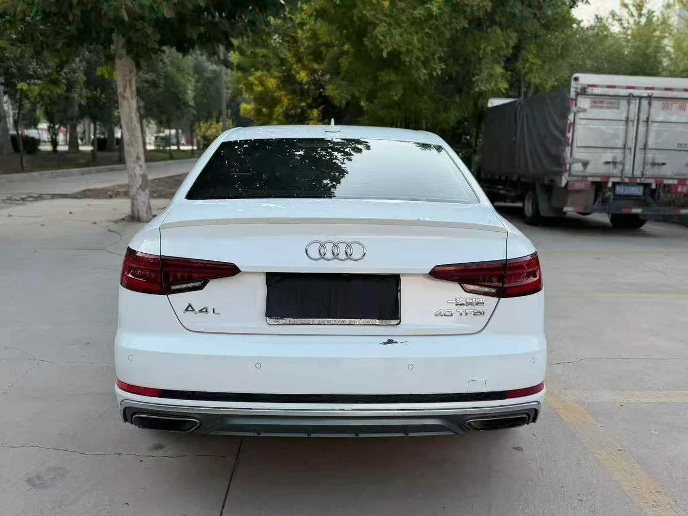 奥迪A4L 正面外观三