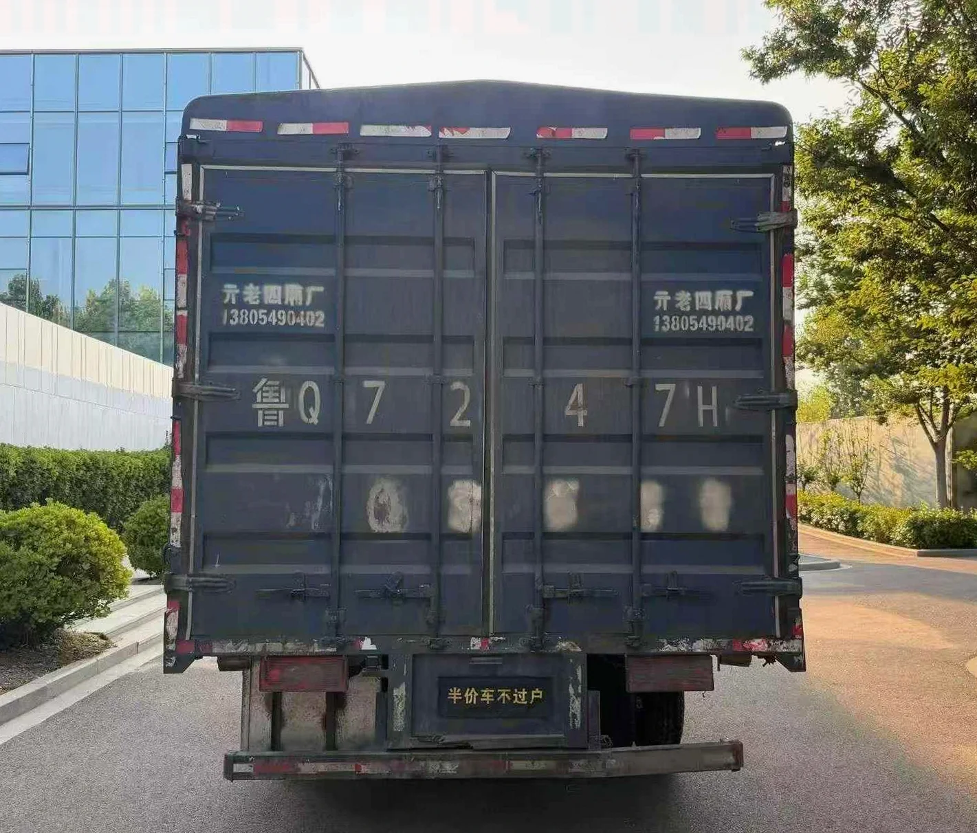 货车福田奥铃 后面外观一