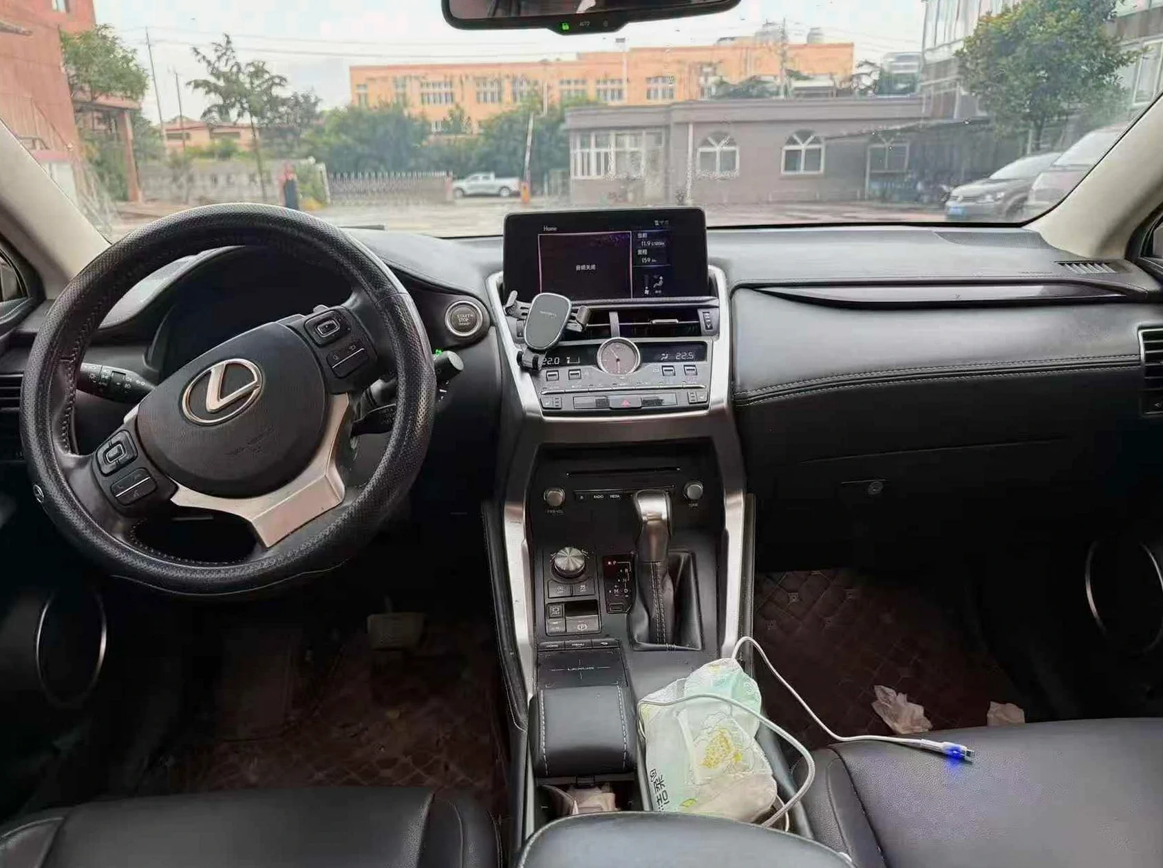 雷克萨斯NX 驾驶室