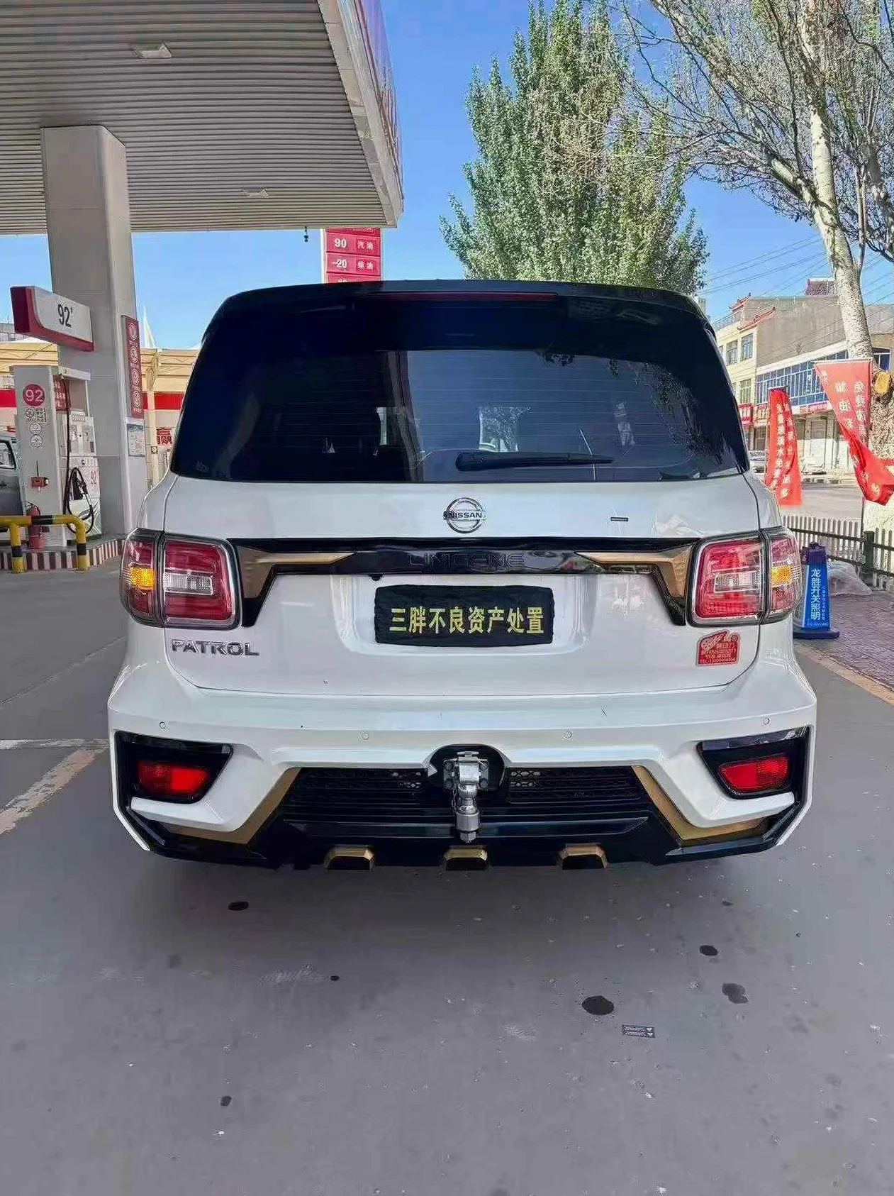 日产途乐 后面外观一