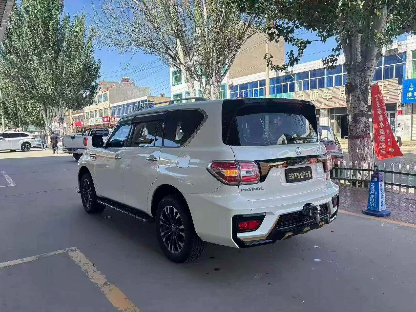 日产途乐 后面外观二