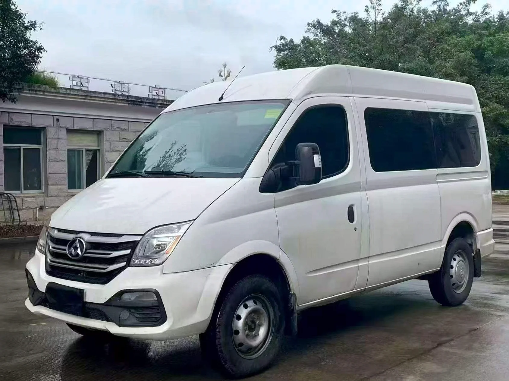 大通V80 正面外观三
