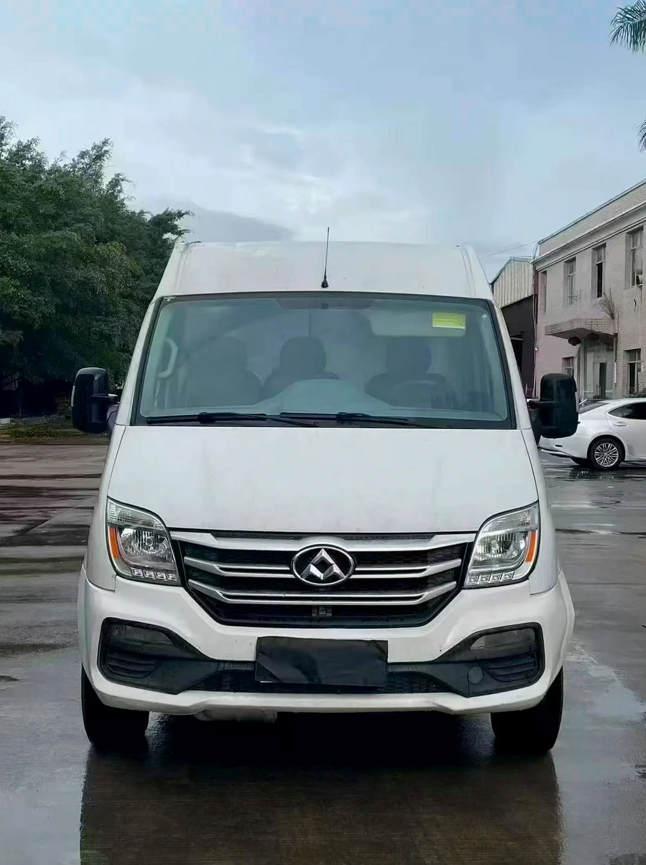 大通V80 正面外观二