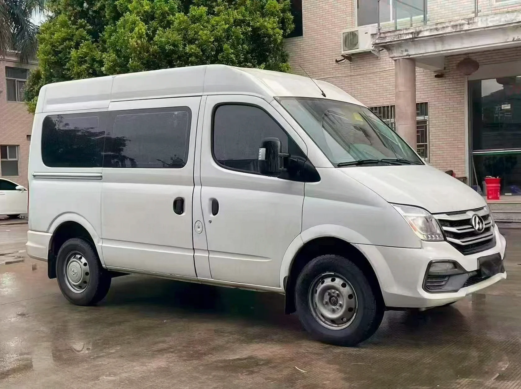 19年大通V80 2.5T柴油