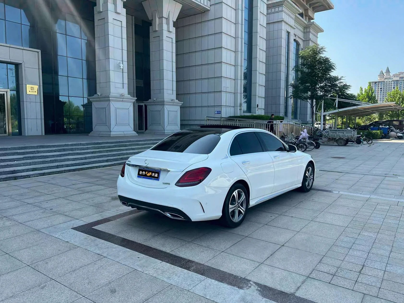 奔驰C 后面外观三