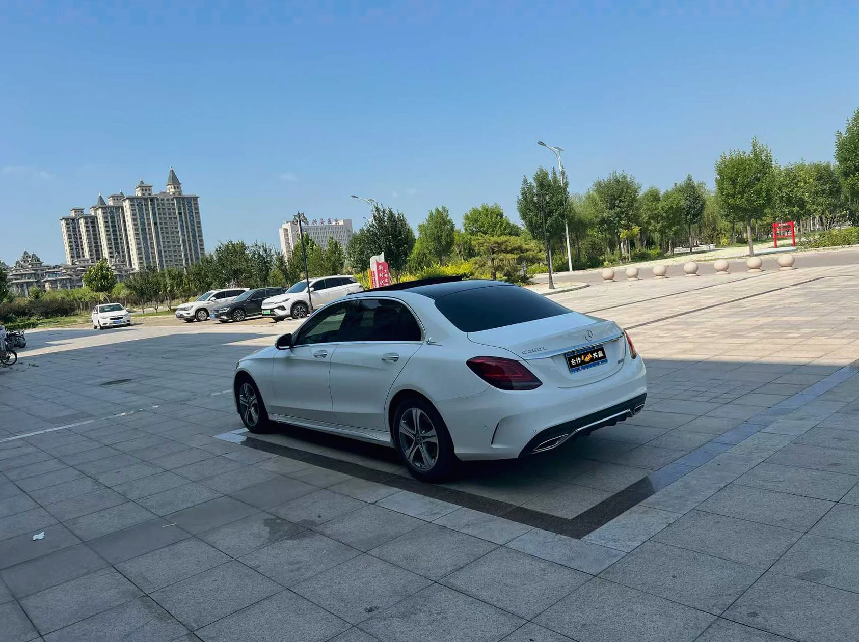 奔驰C 后面外观二