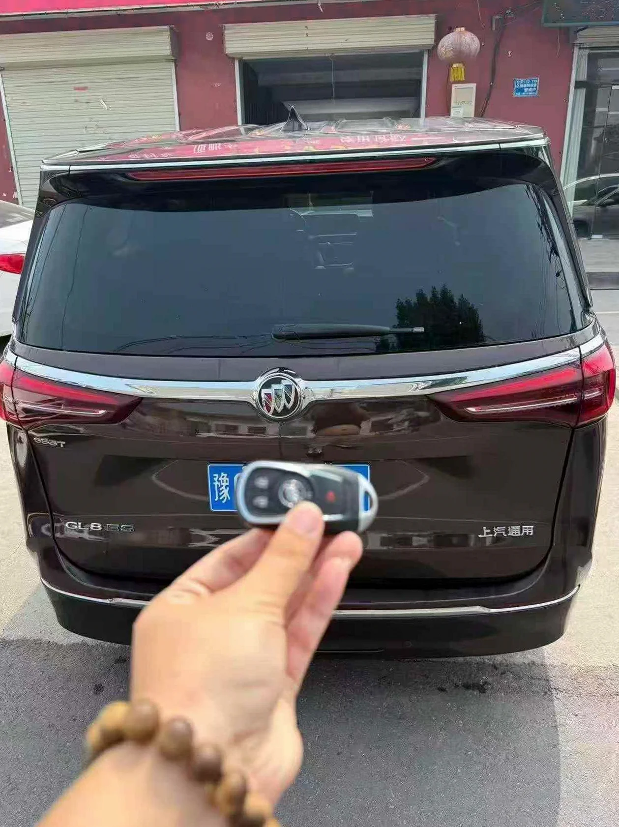 别克GL8 后面外观二