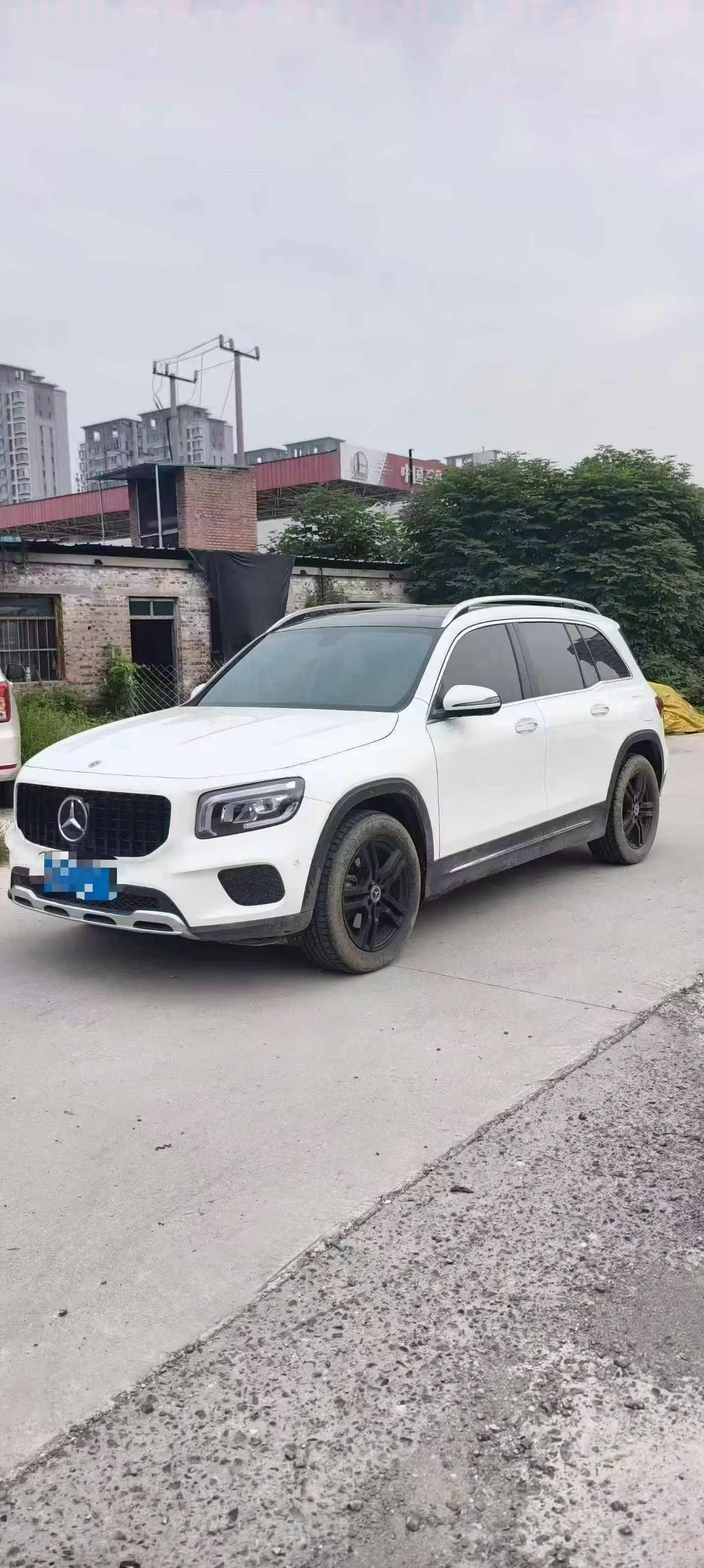 奔驰GLB 正面外观三