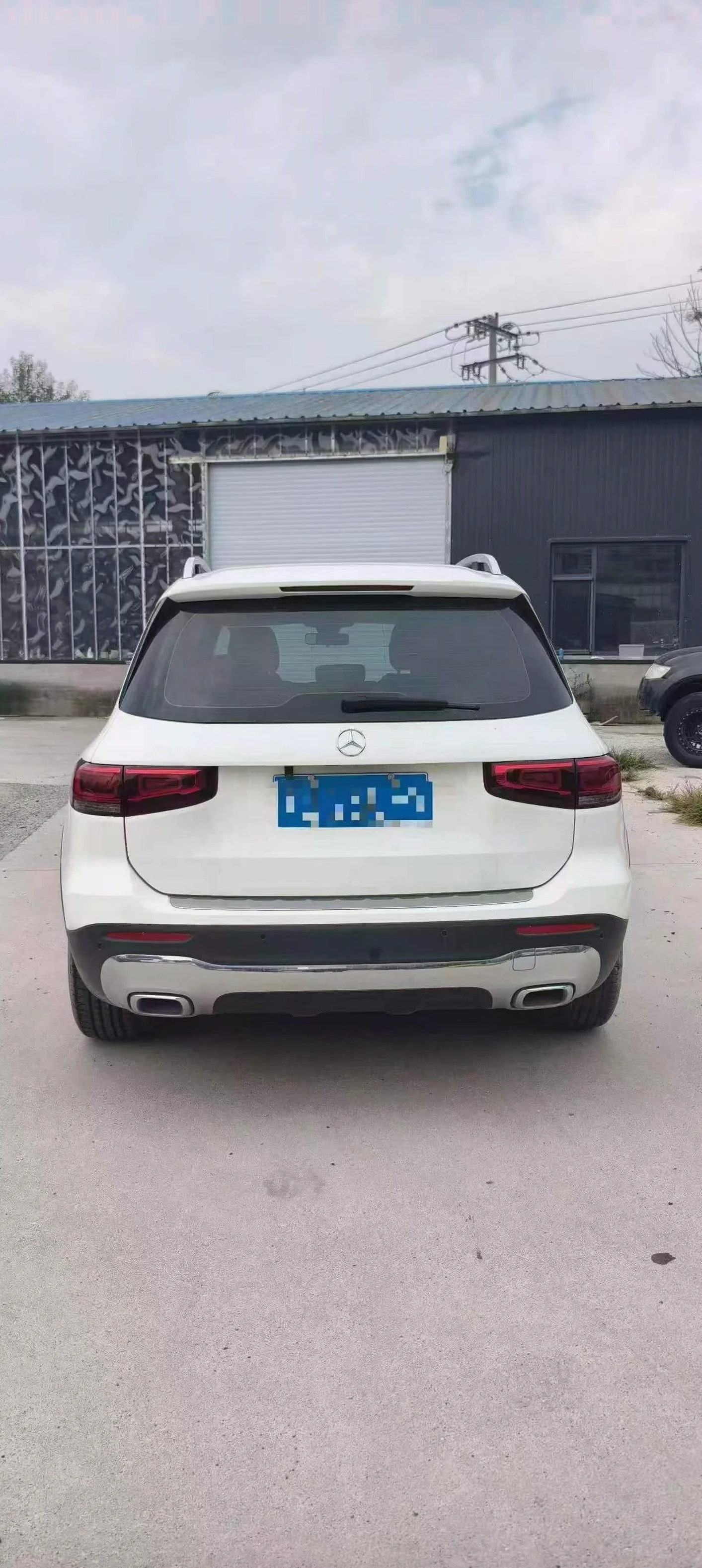 奔驰GLB 后面外观二