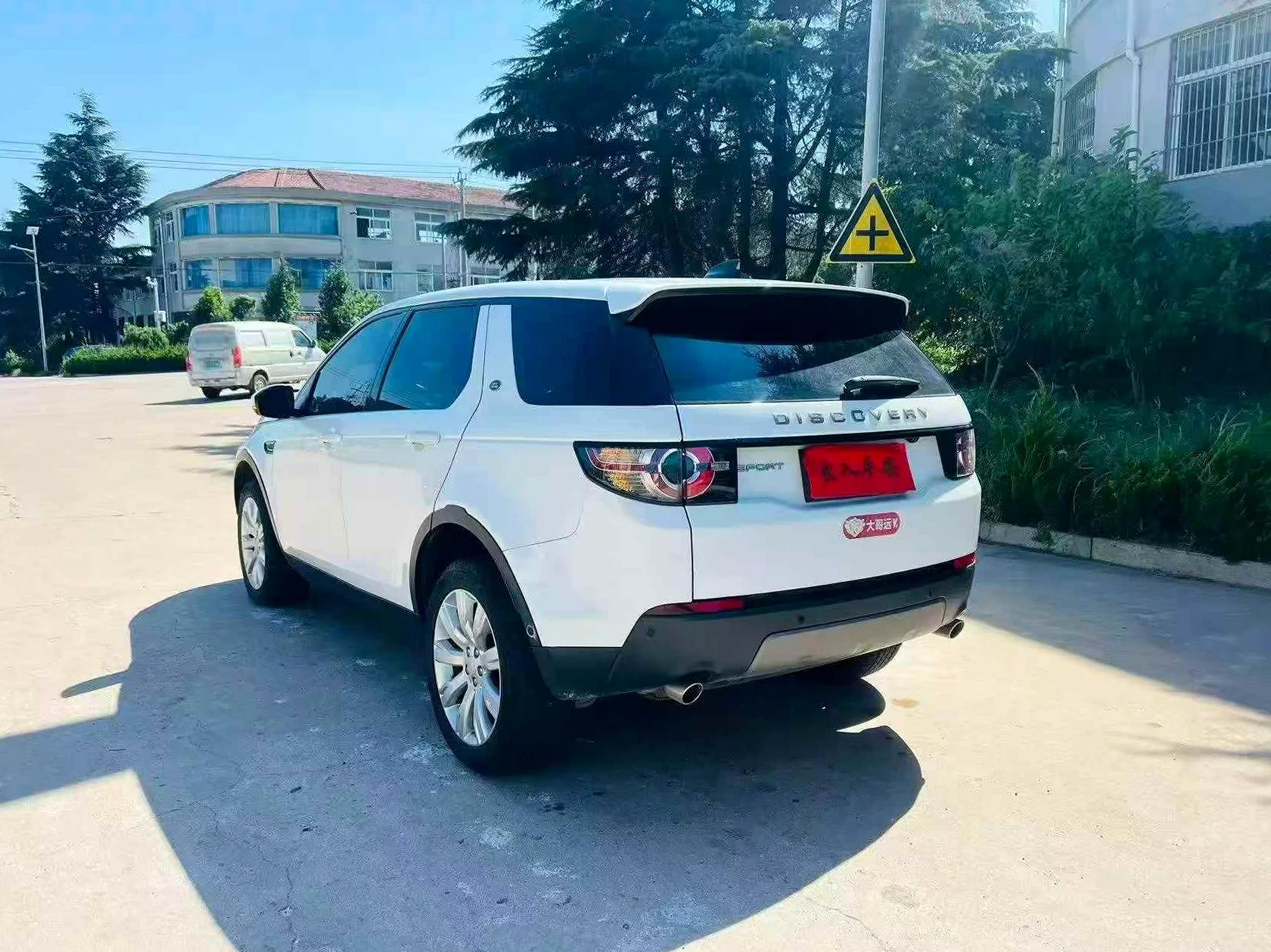 路虎发现神行 后面外观一