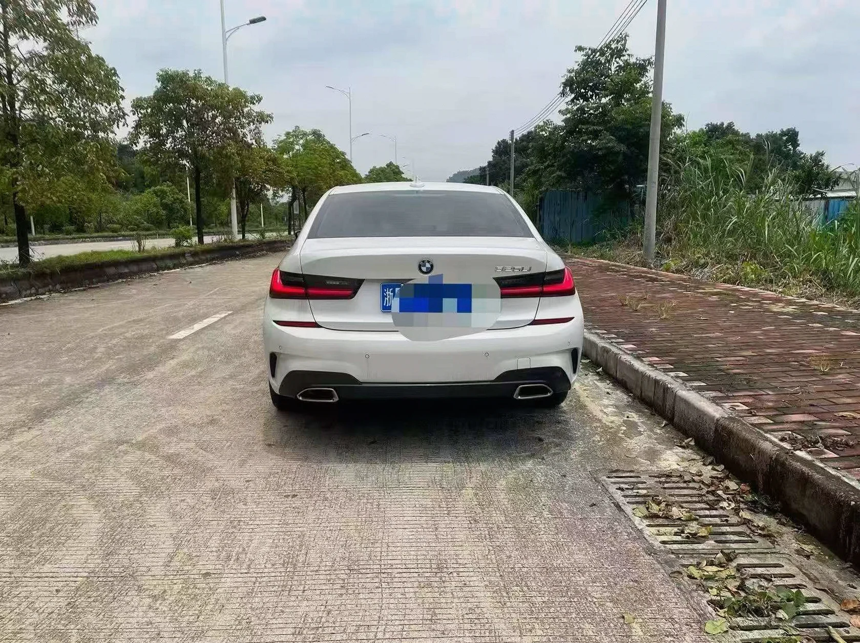 宝马3系 后面外观一