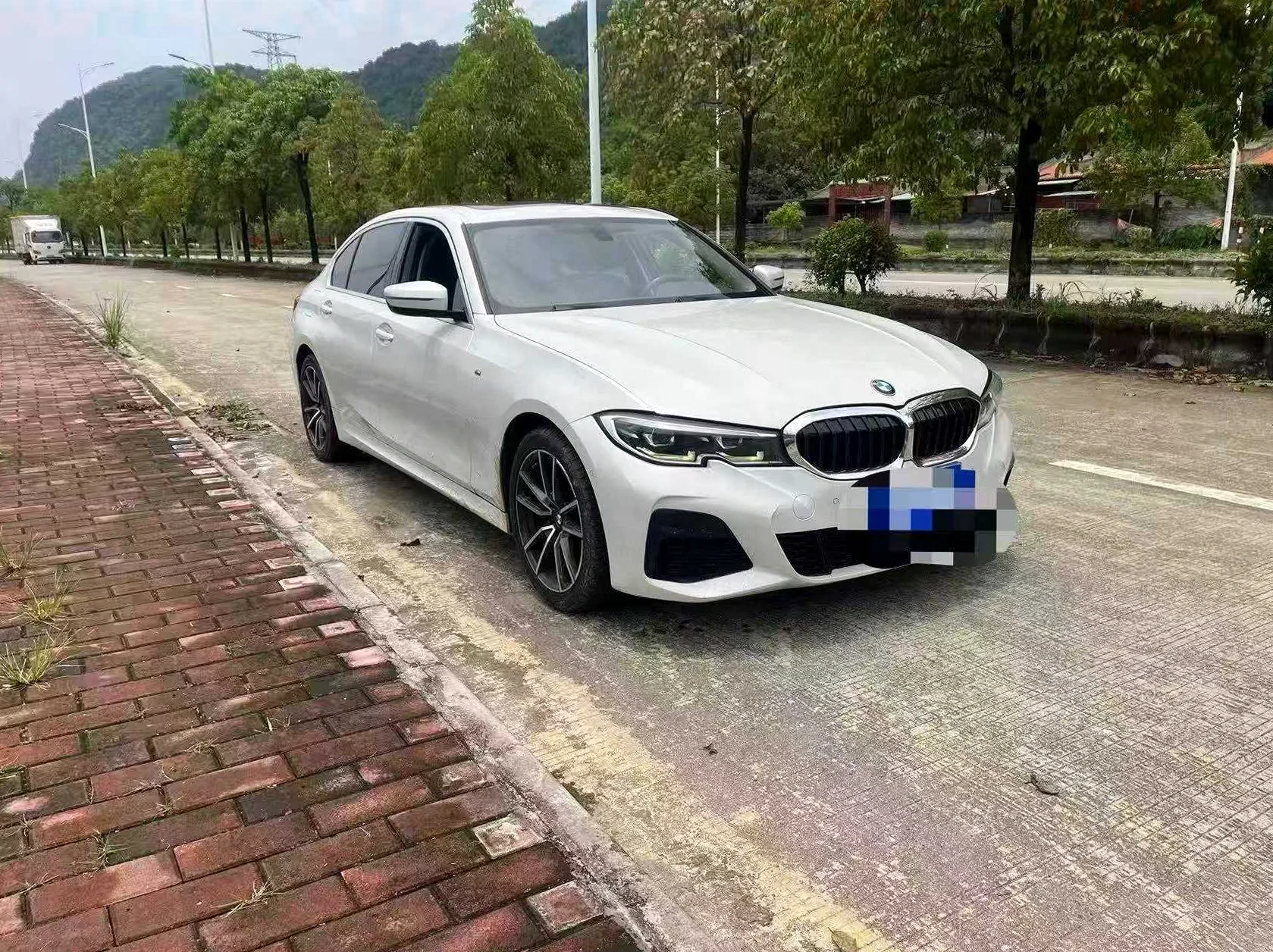 宝马3系 正面外观二