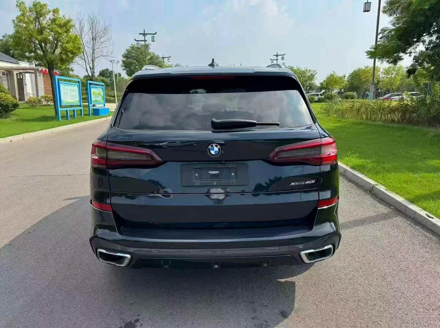 宝马X5 后面外观一