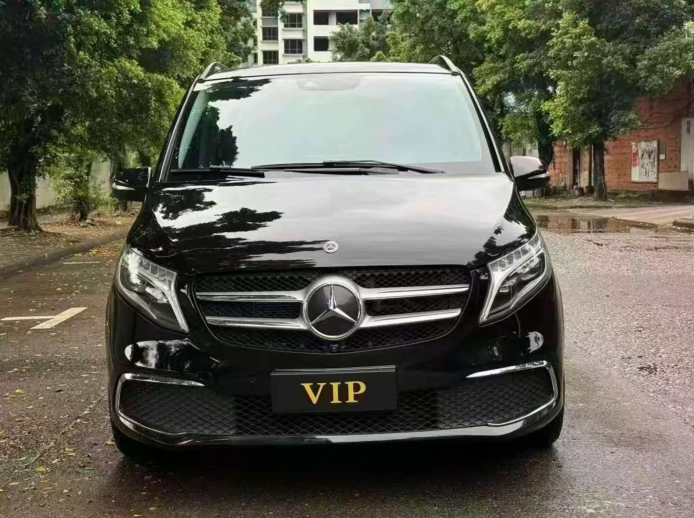 奔驰V 正面外观二