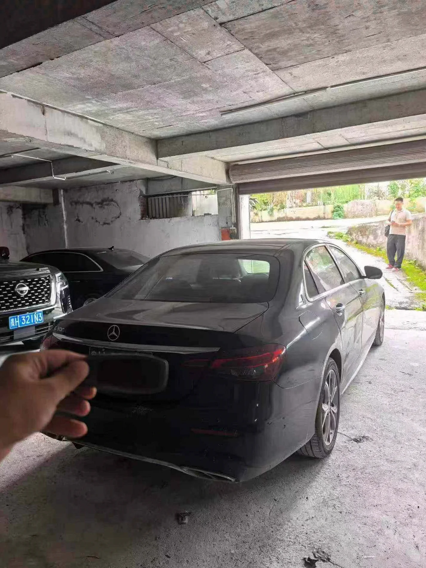 奔驰E 后面外观一