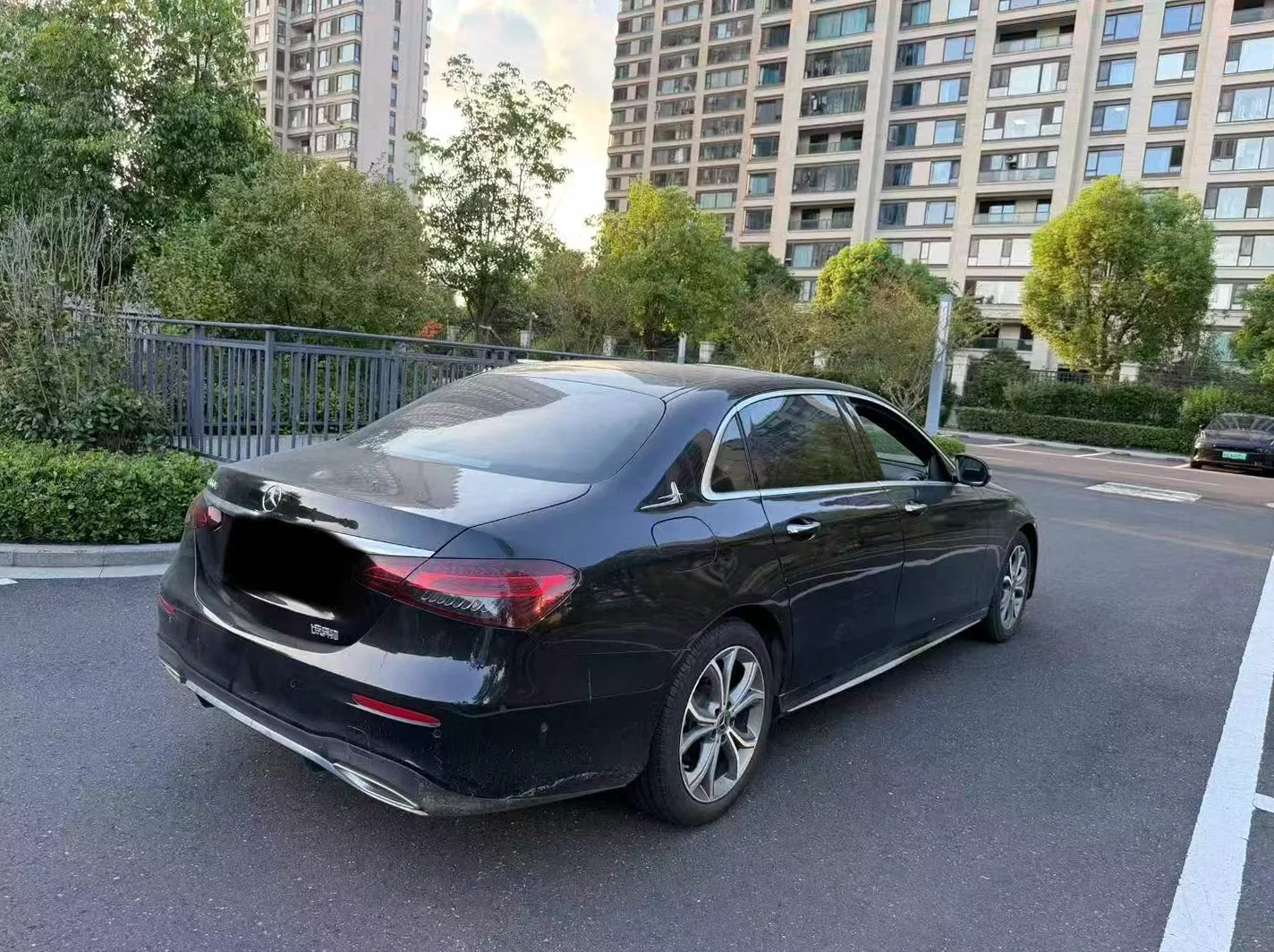 奔驰E 内饰后排