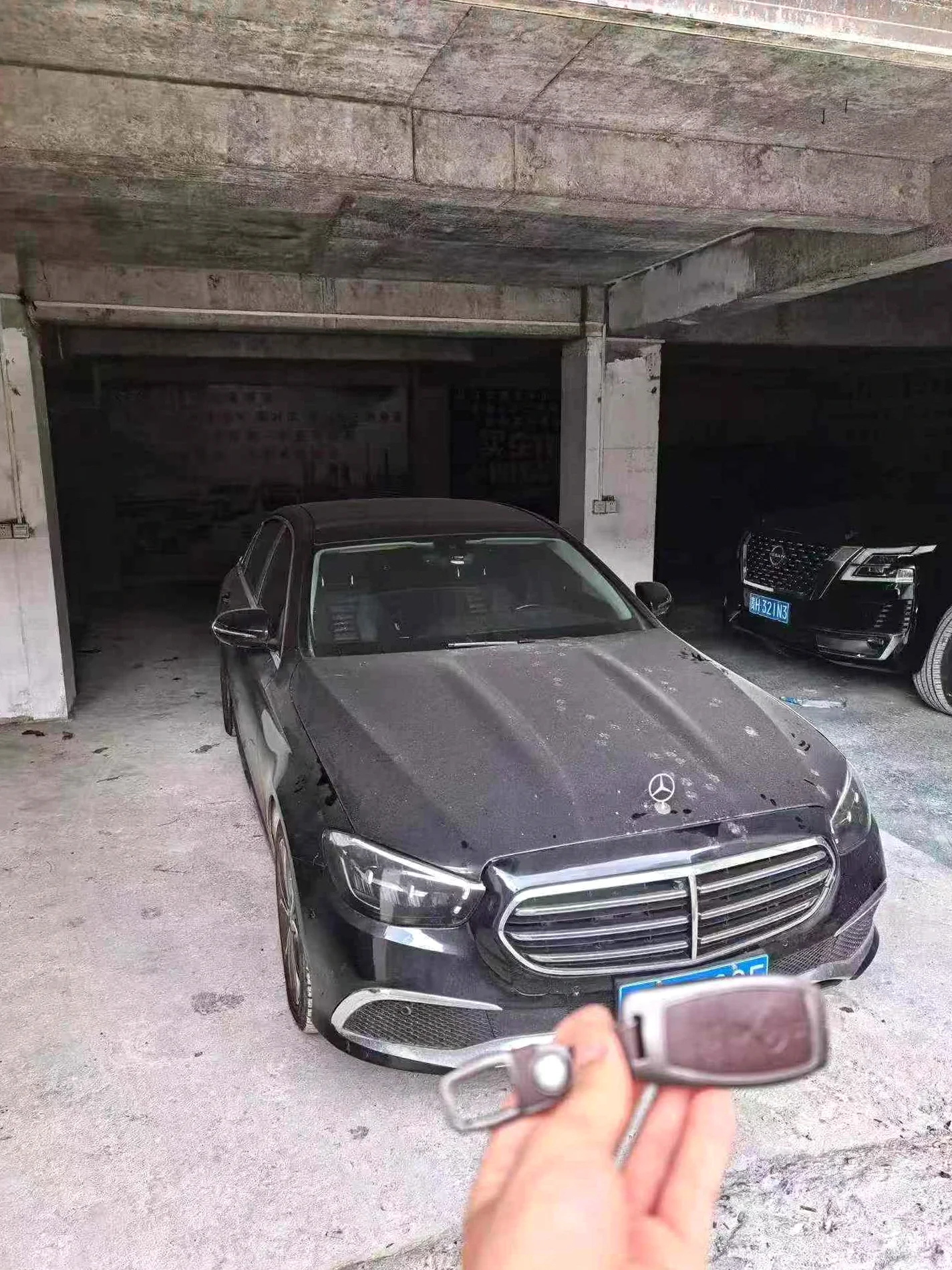 奔驰E 正面外观三