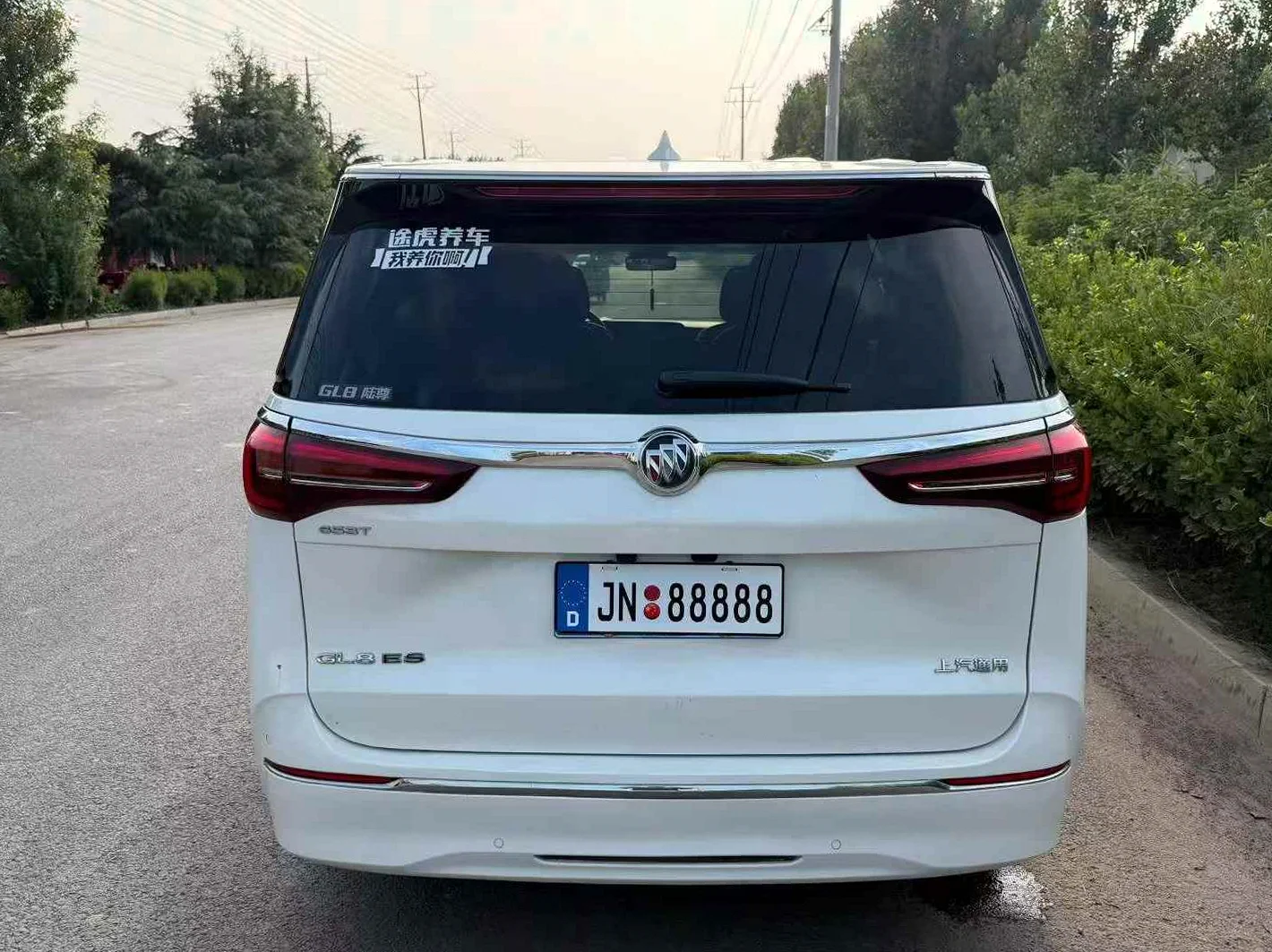 别克GL8 后面外观二