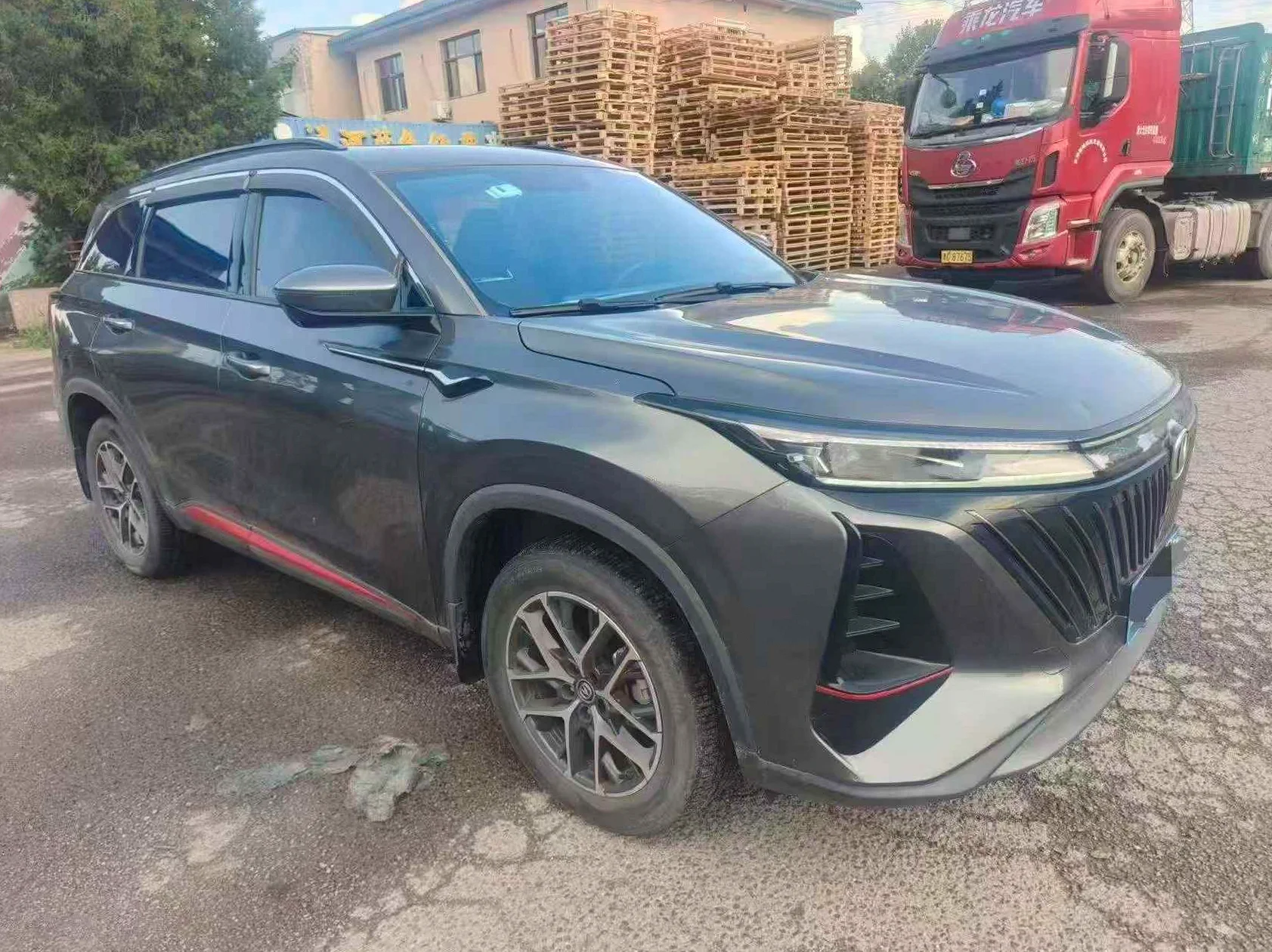 长安汽车CS75 正面外观三