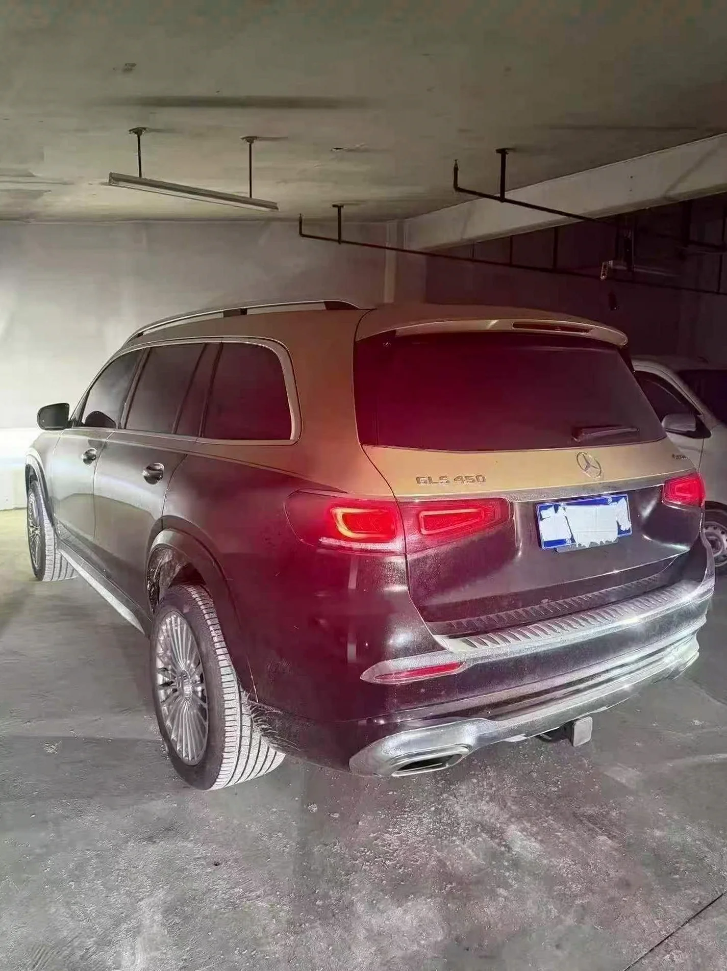 奔驰GLS 后面外观一