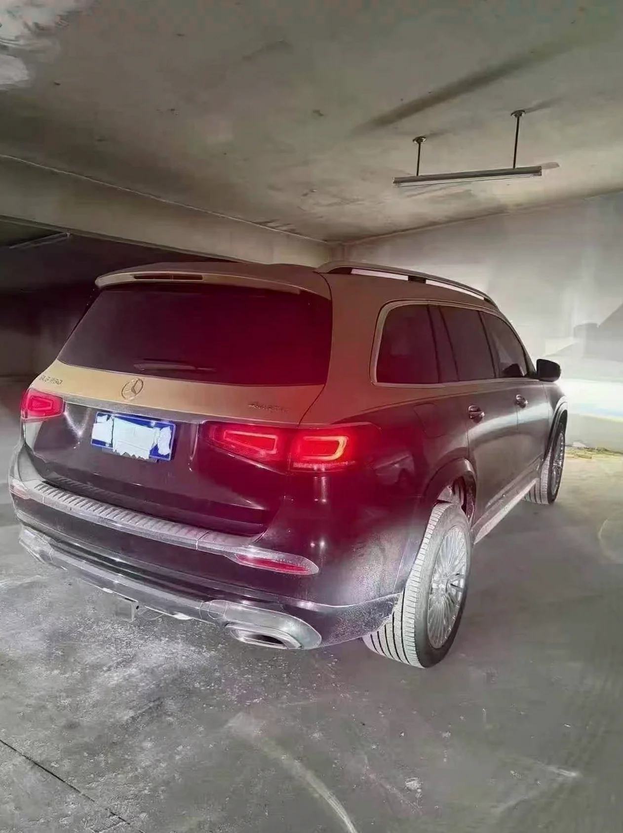 奔驰GLS 后面外观三
