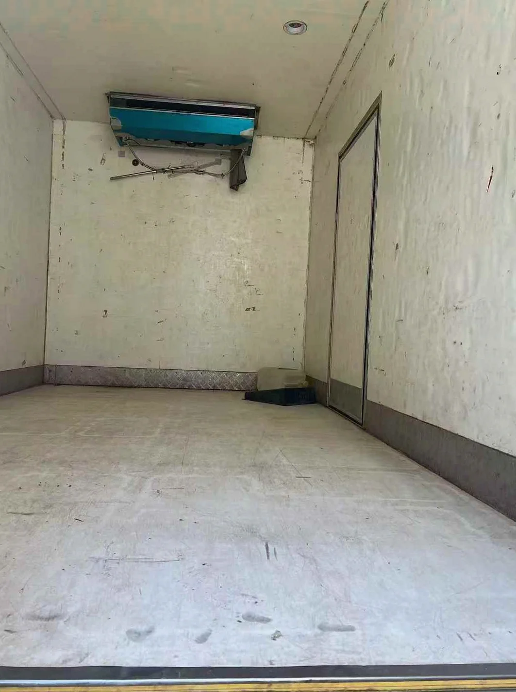 货车深蓝SL03 驾驶室