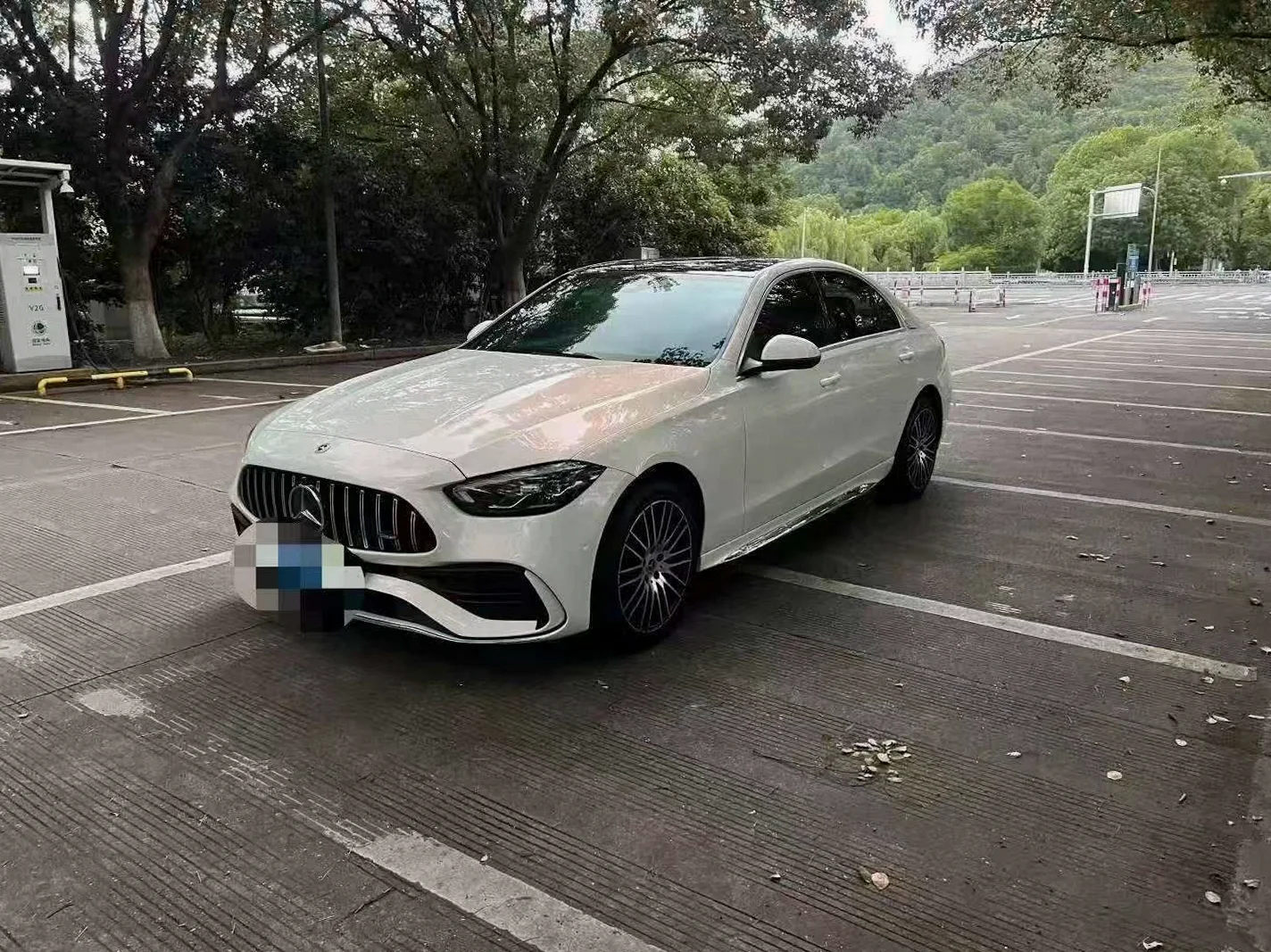 奔驰C 正面外观三
