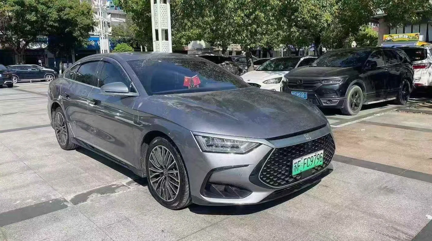 比亚迪汉 正面外观三