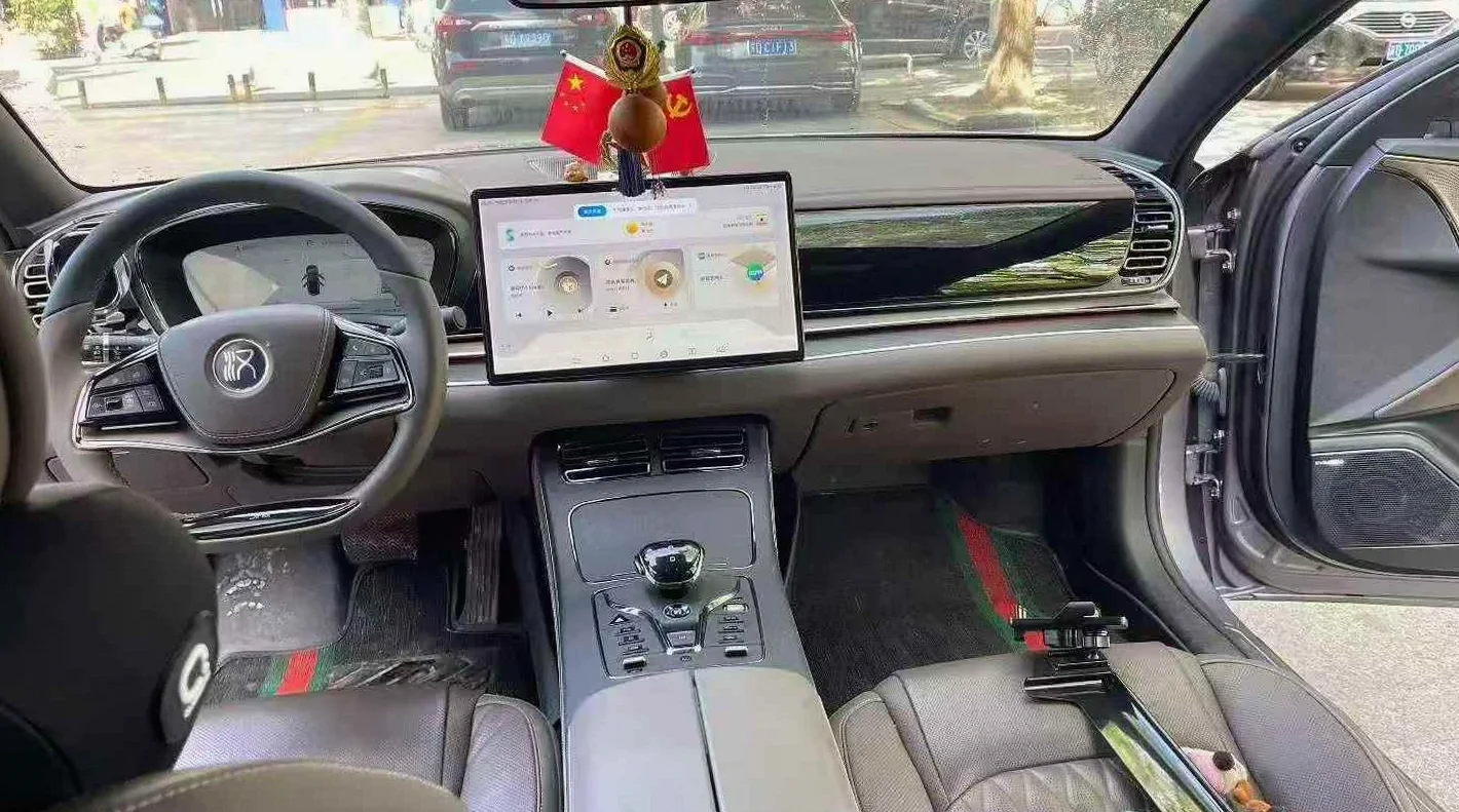 比亚迪汉 后面外观二
