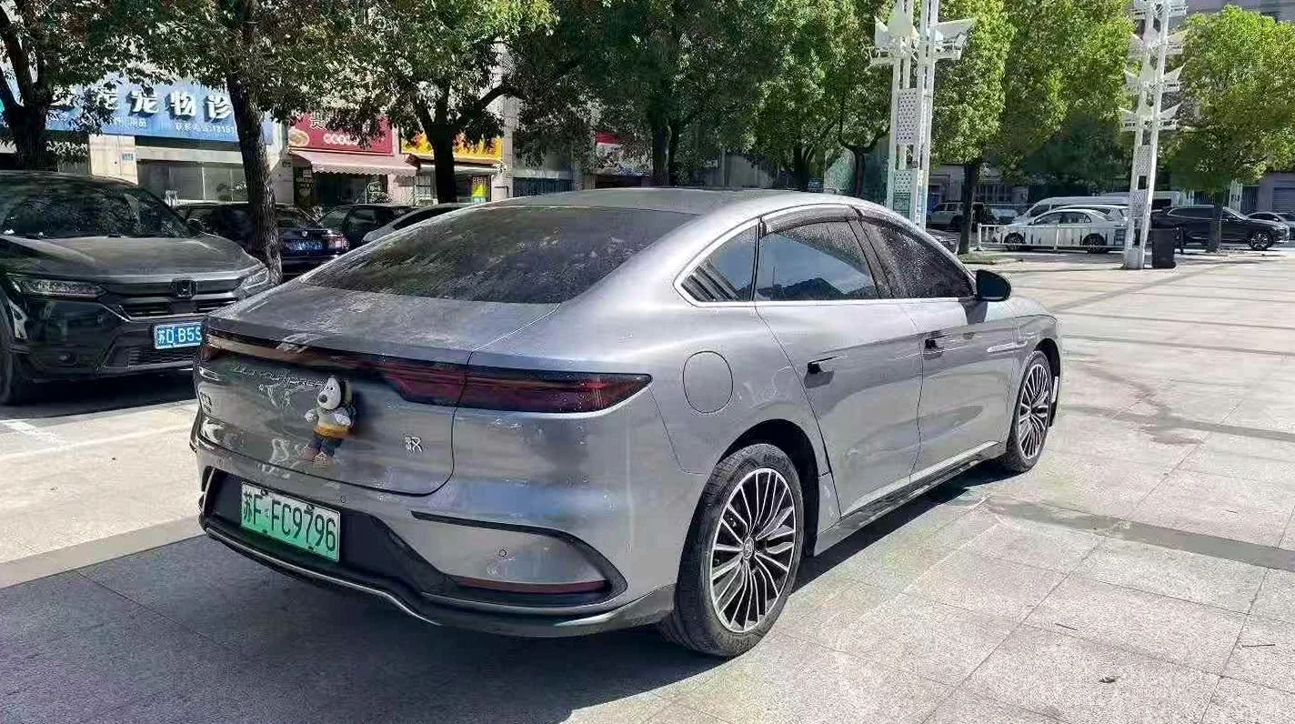比亚迪汉 驾驶室