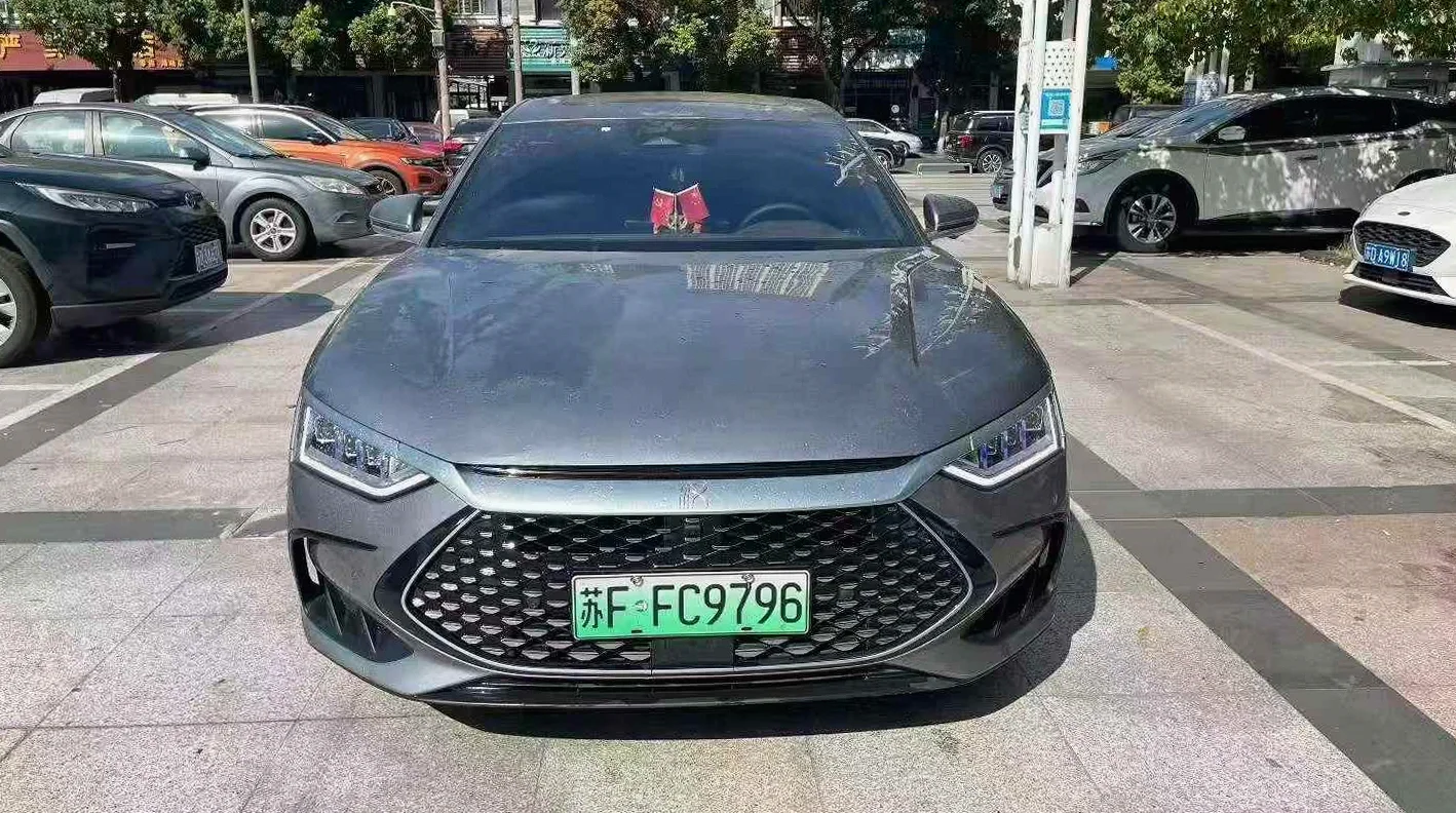 比亚迪汉 正面外观二