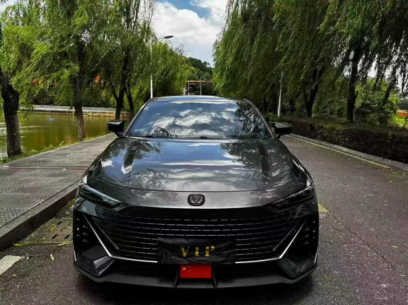 2023款长安UNI-V 1.5T 灰色