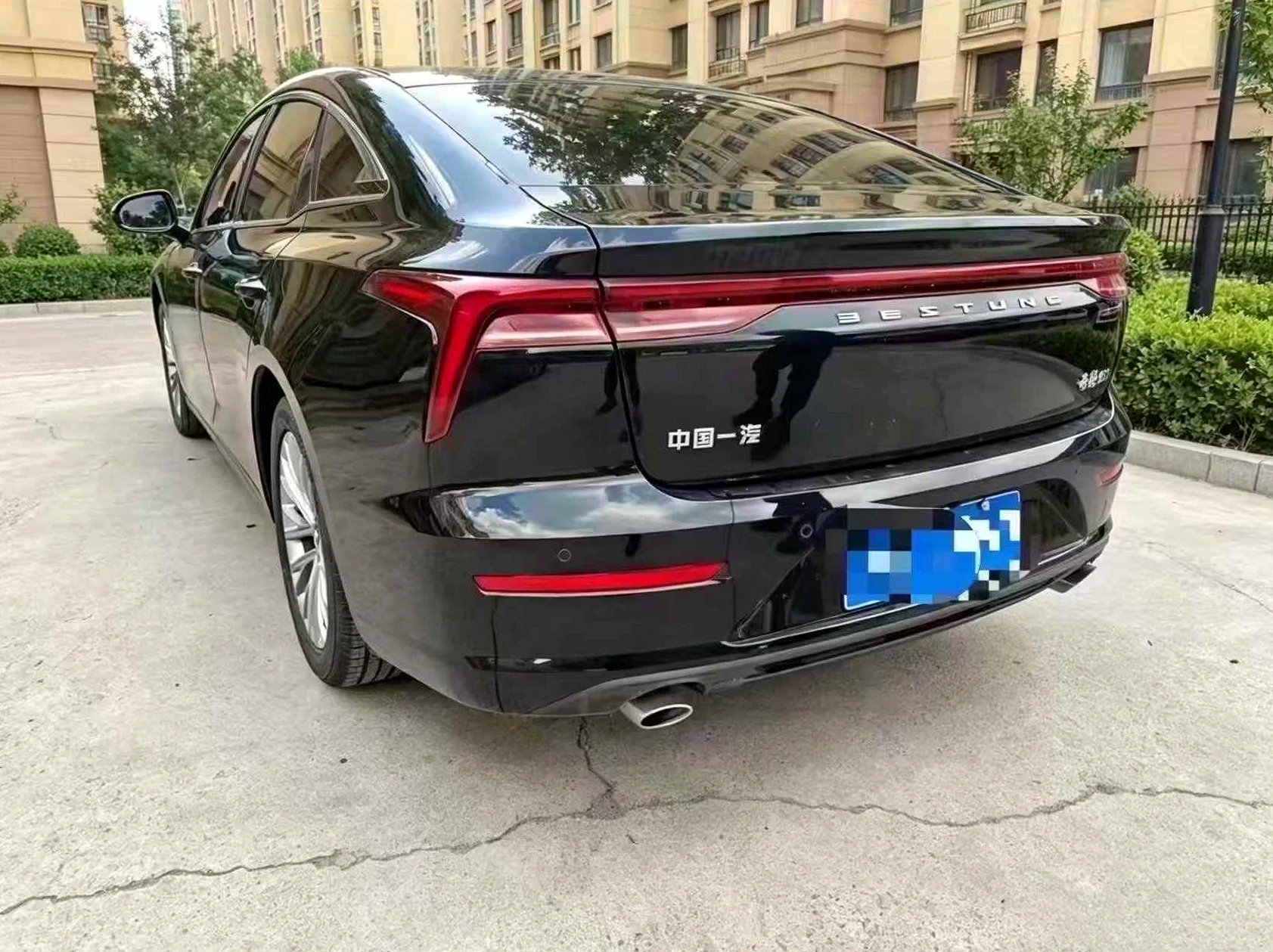 奔腾B70 后面外观一