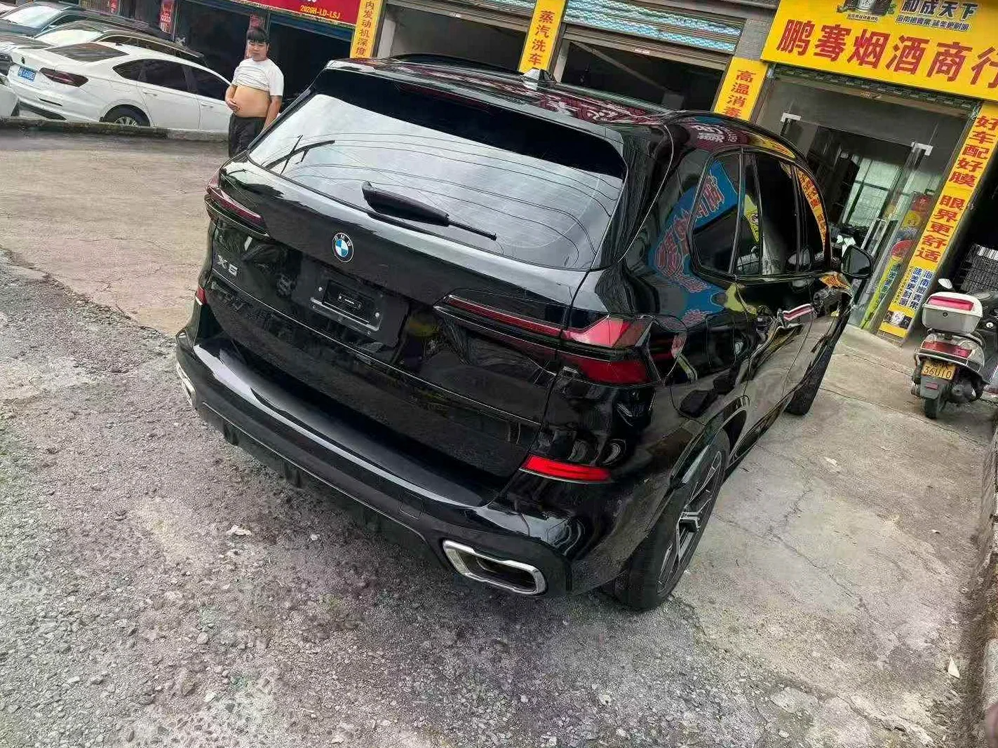 宝马X5 后面外观二