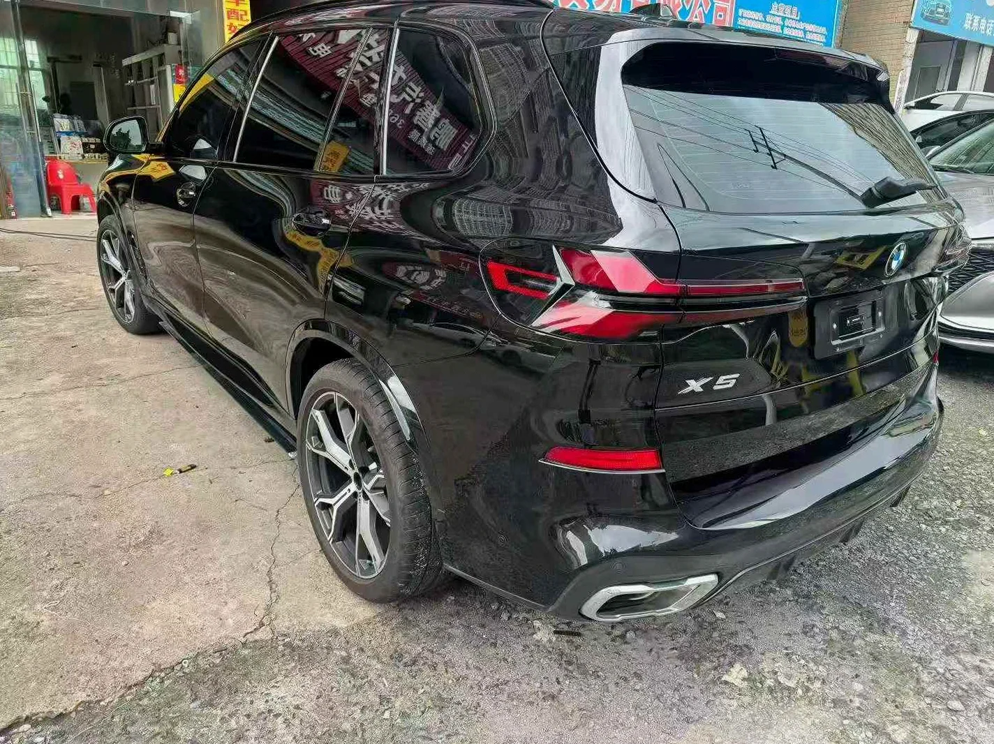 宝马X5 后面外观一
