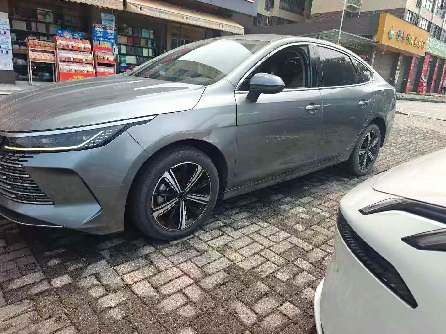 比亚迪驱逐舰 正面外观二