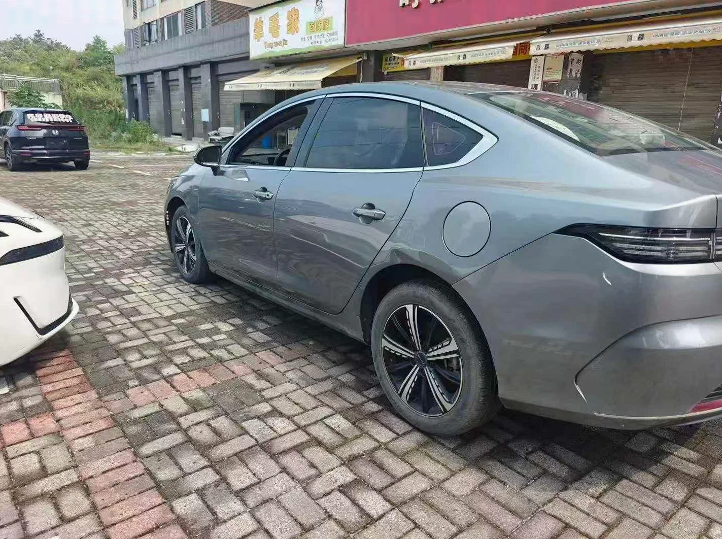 比亚迪驱逐舰 后面外观三