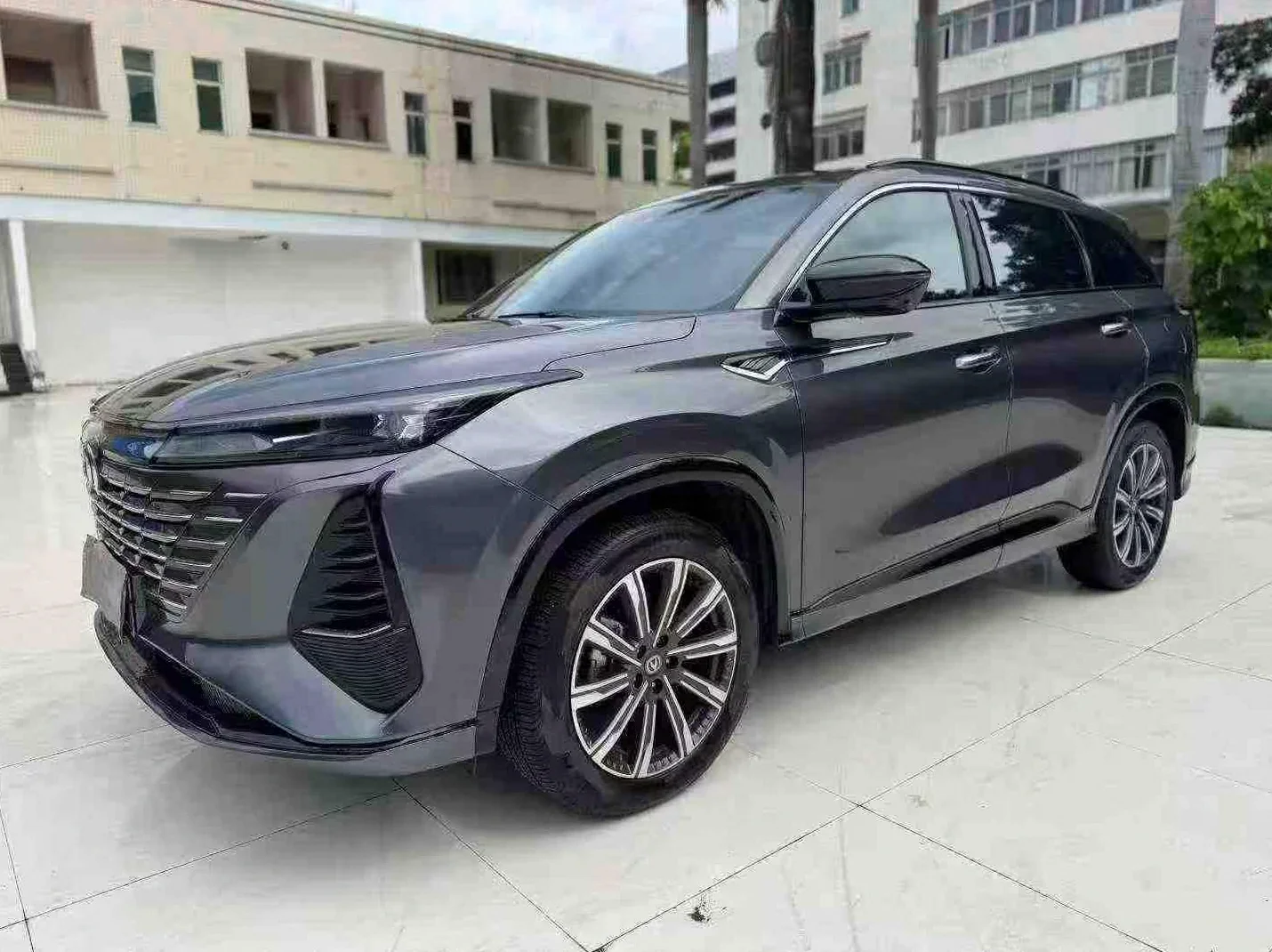 长安汽车CS75 正面外观三