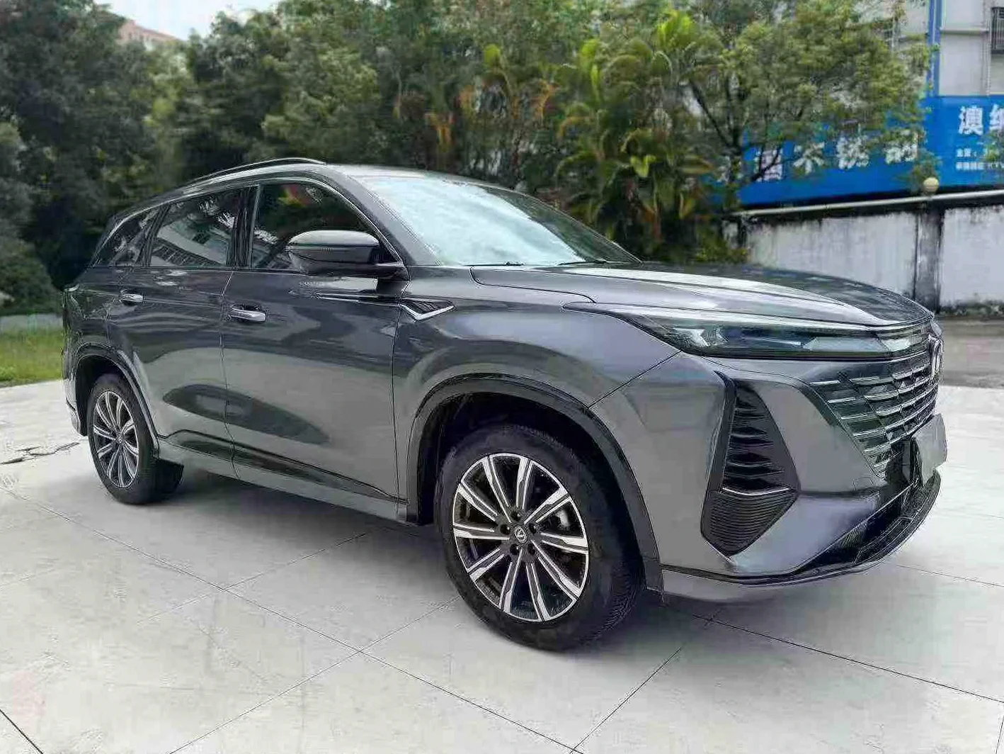 长安汽车CS75 正面外观二