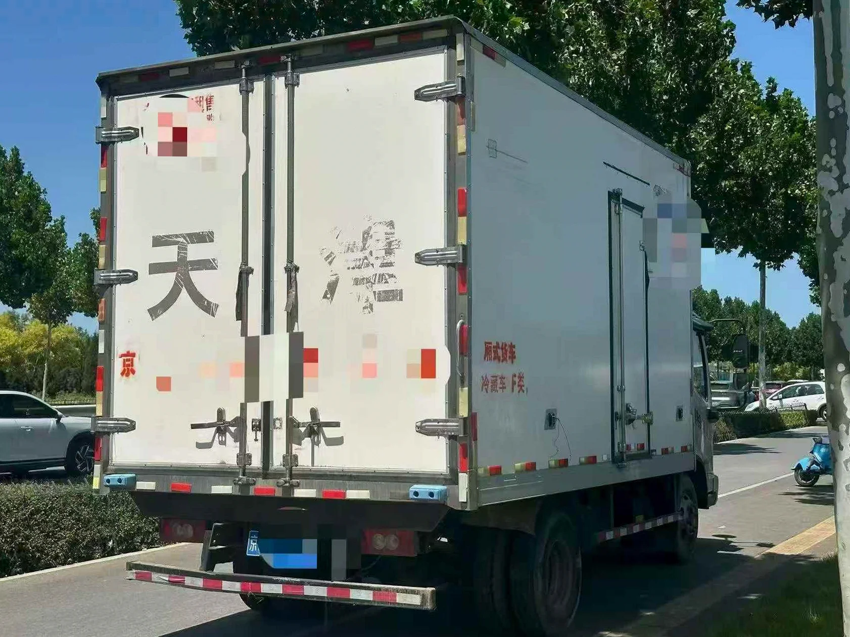 货车福田4 后面外观一
