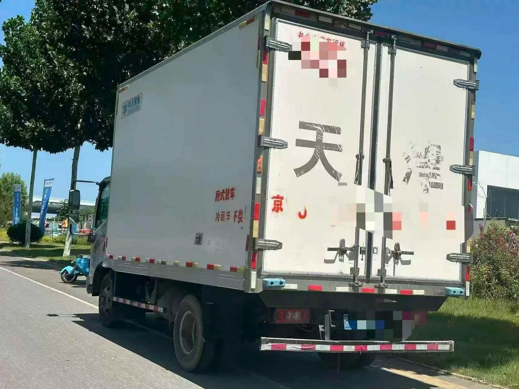 货车福田4 后面外观三